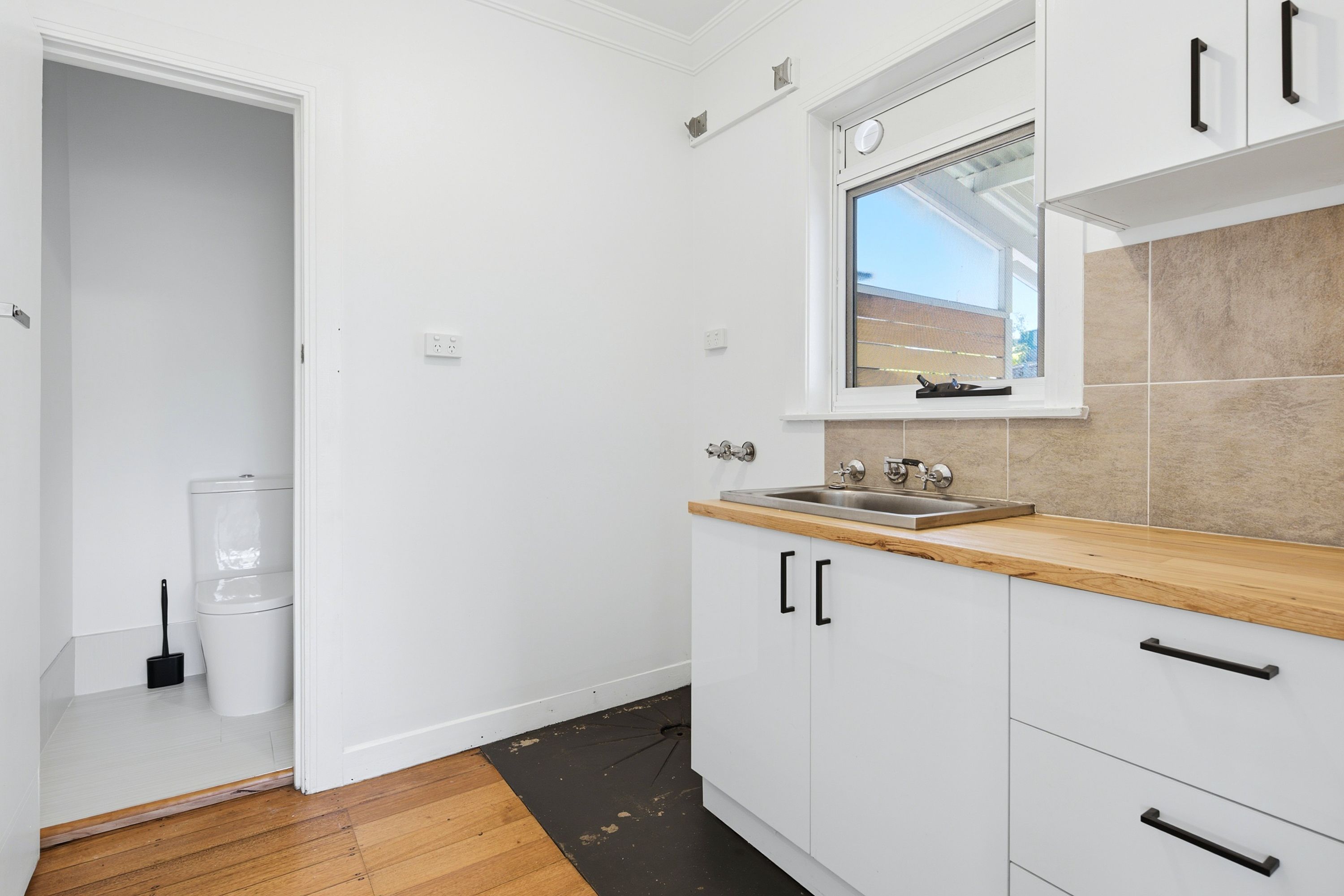279 St Leonards Road — photo 7 of 29
