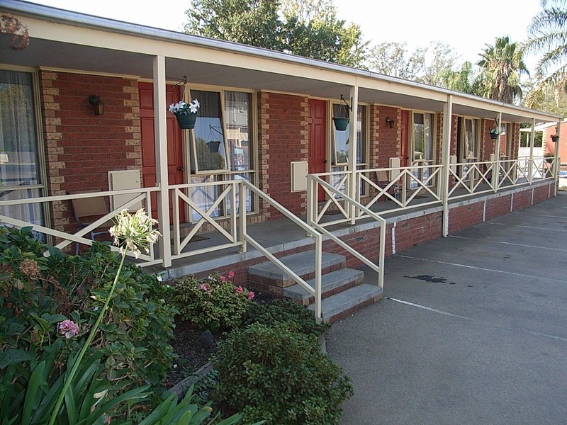 Old Coach 288 Ogilvie Avenue, Echuca, VIC 3564