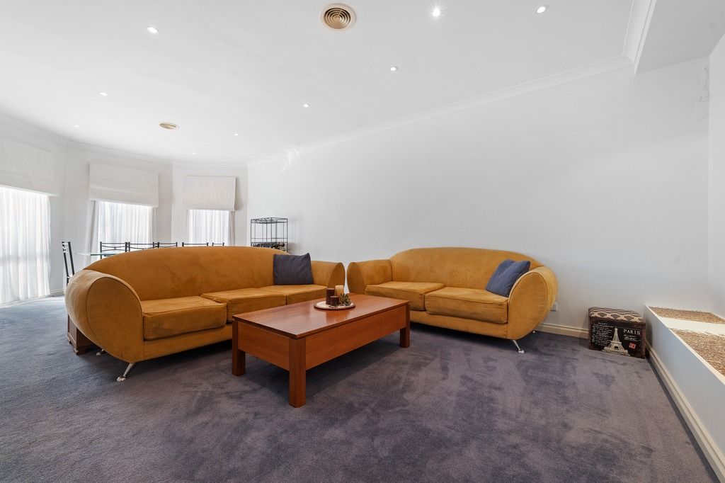 3 Albany Court — photo 3 of 23