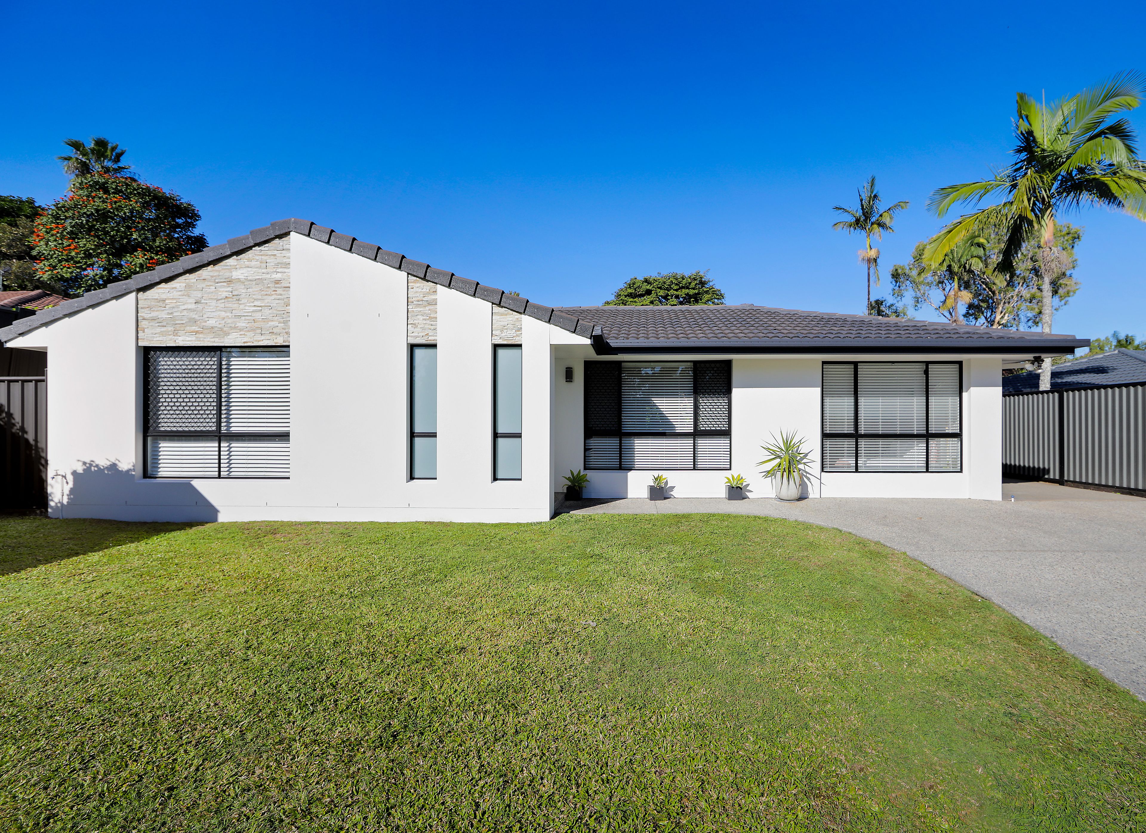 9 Richard Crescent, Highland Park, QLD 4211