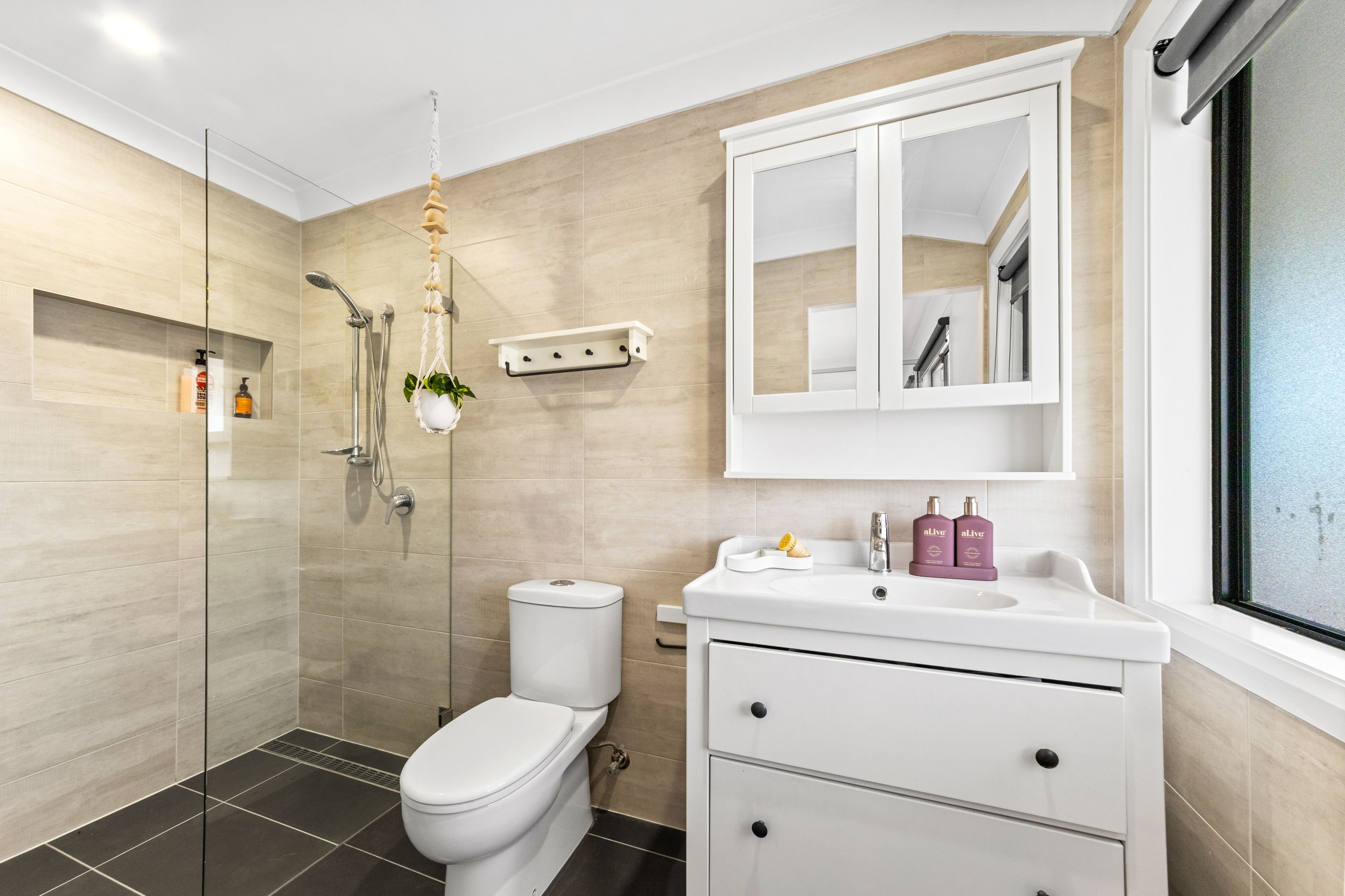 84 Delia Avenue — photo 13 of 20