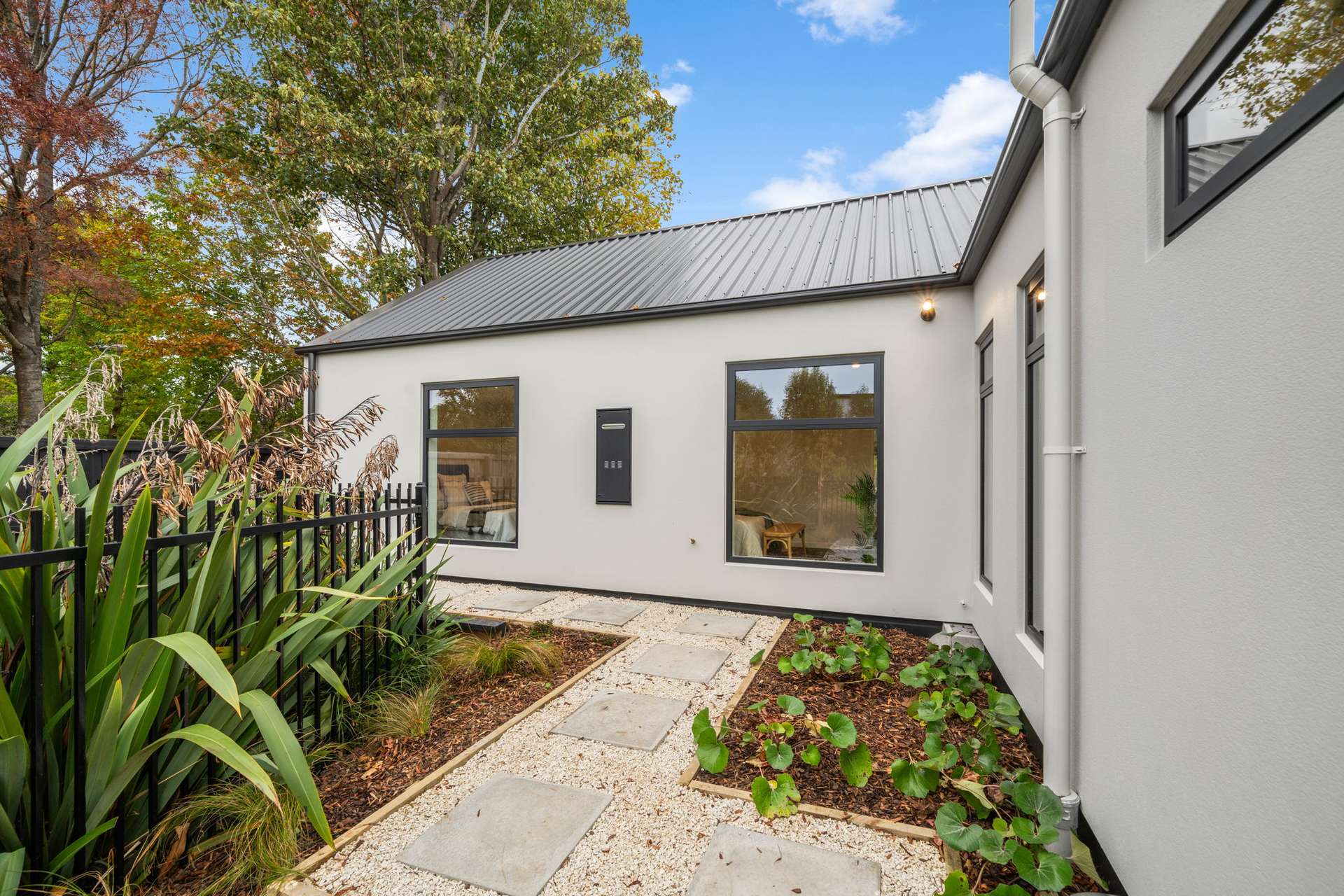 158 Gardiners Road photo 26