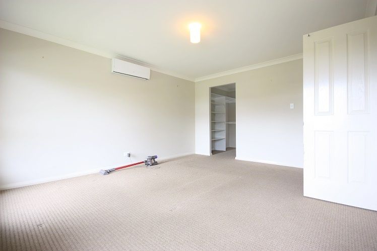 11 Easton Avenue, Spring Farm, NSW 2570