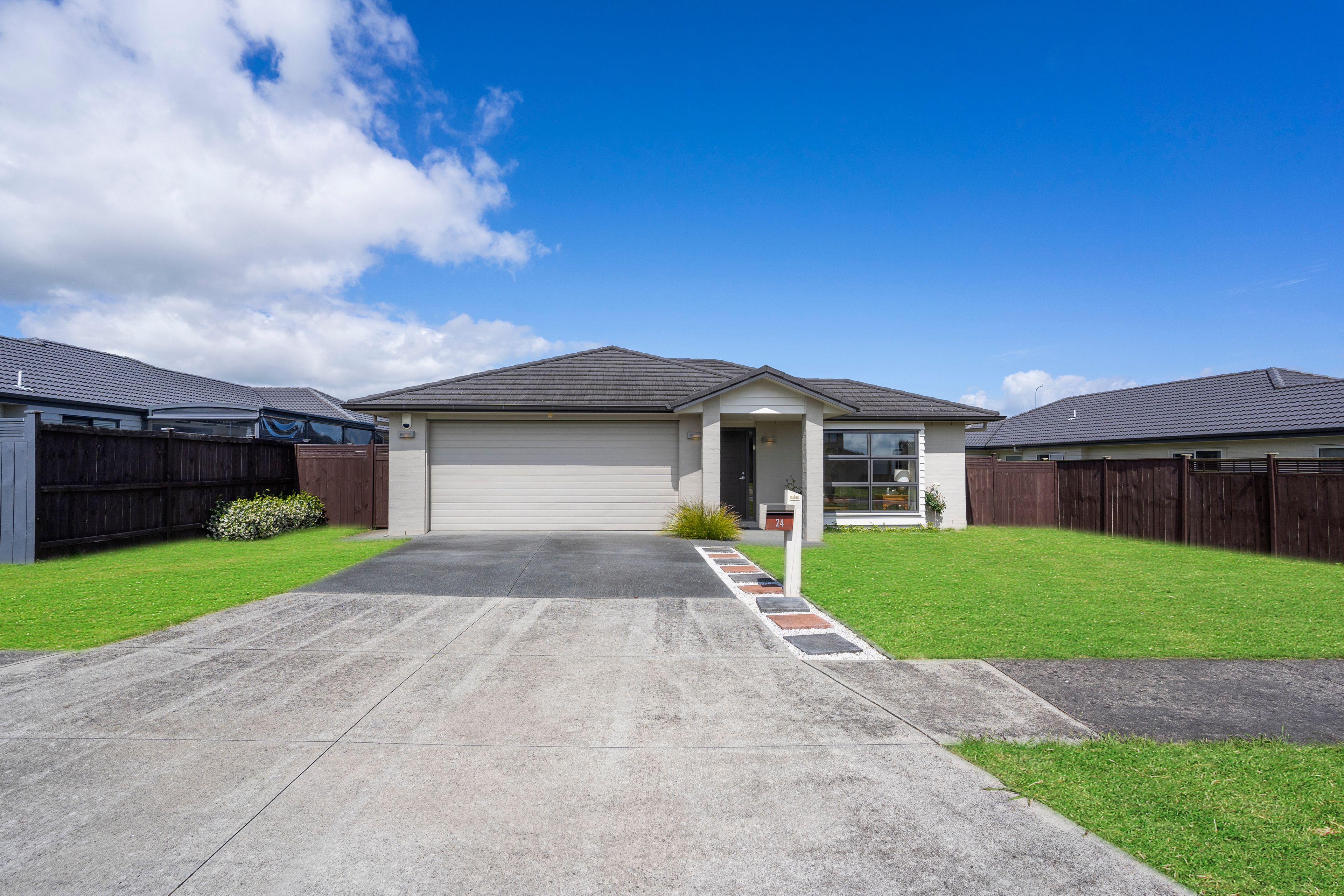 24 Scotsmoor Drive, Wattle Downs, Manukau City