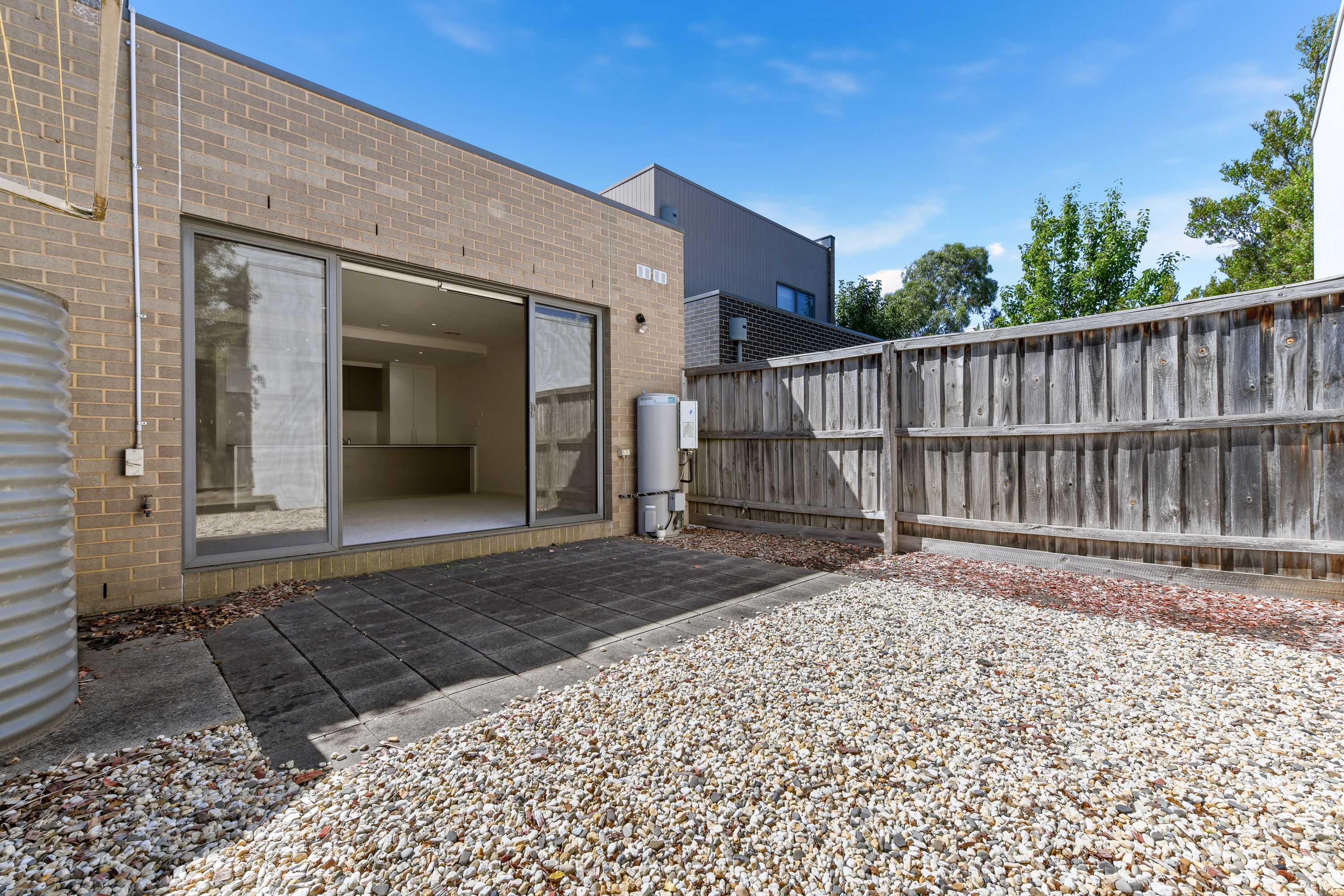 14 Anfield Crescent — photo 8 of 8