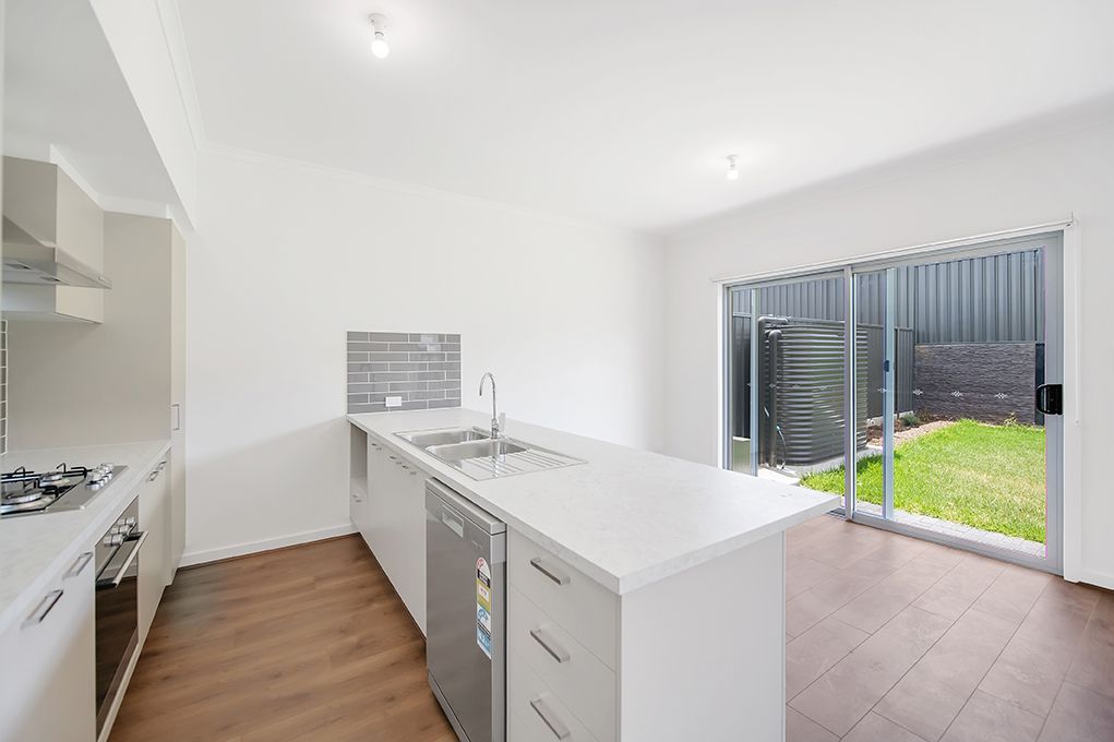 18 Salcombe Way — photo 4 of 18