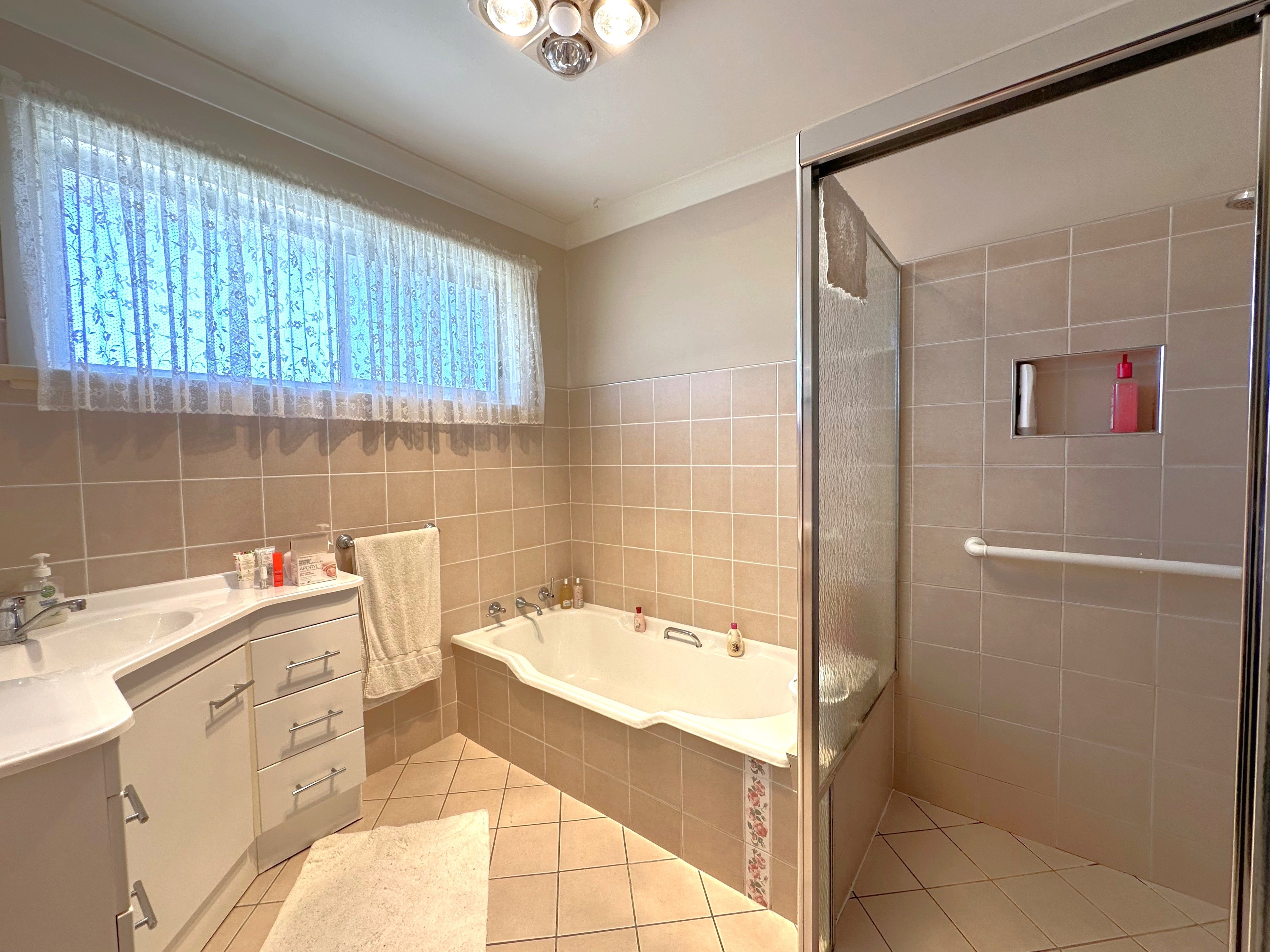 19 Karabah Avenue, Young, NSW 2594