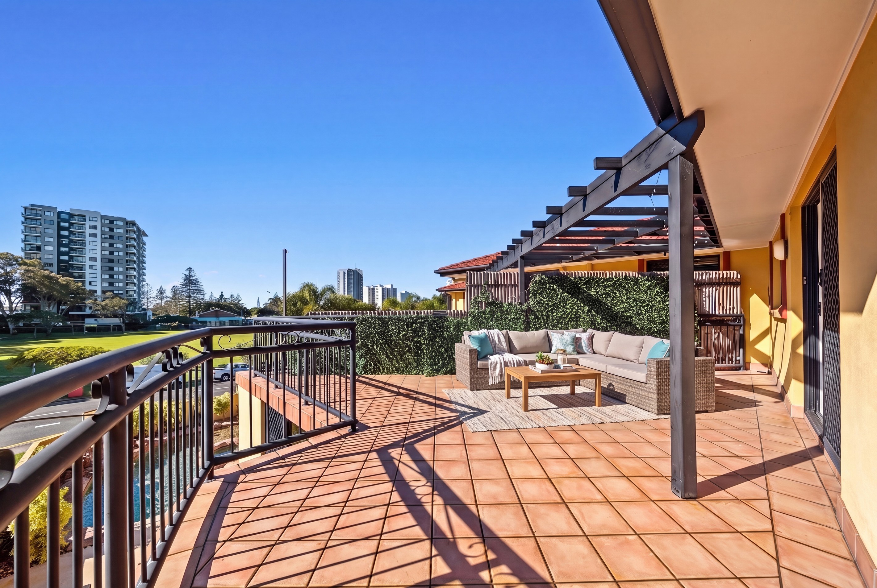 24/10-12 Bath Street, Labrador, QLD 4215