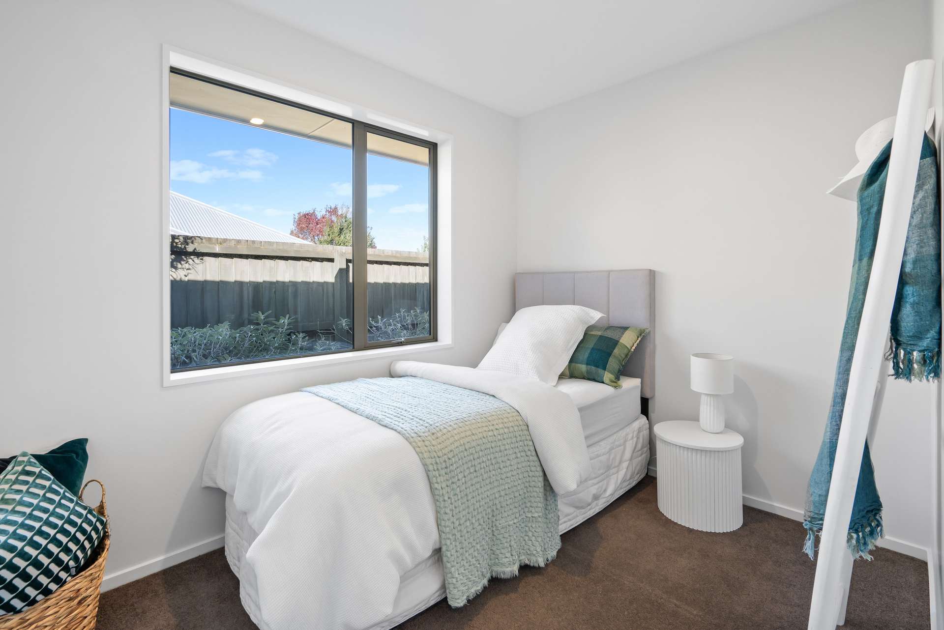 23 Overbury Crescent photo 14
