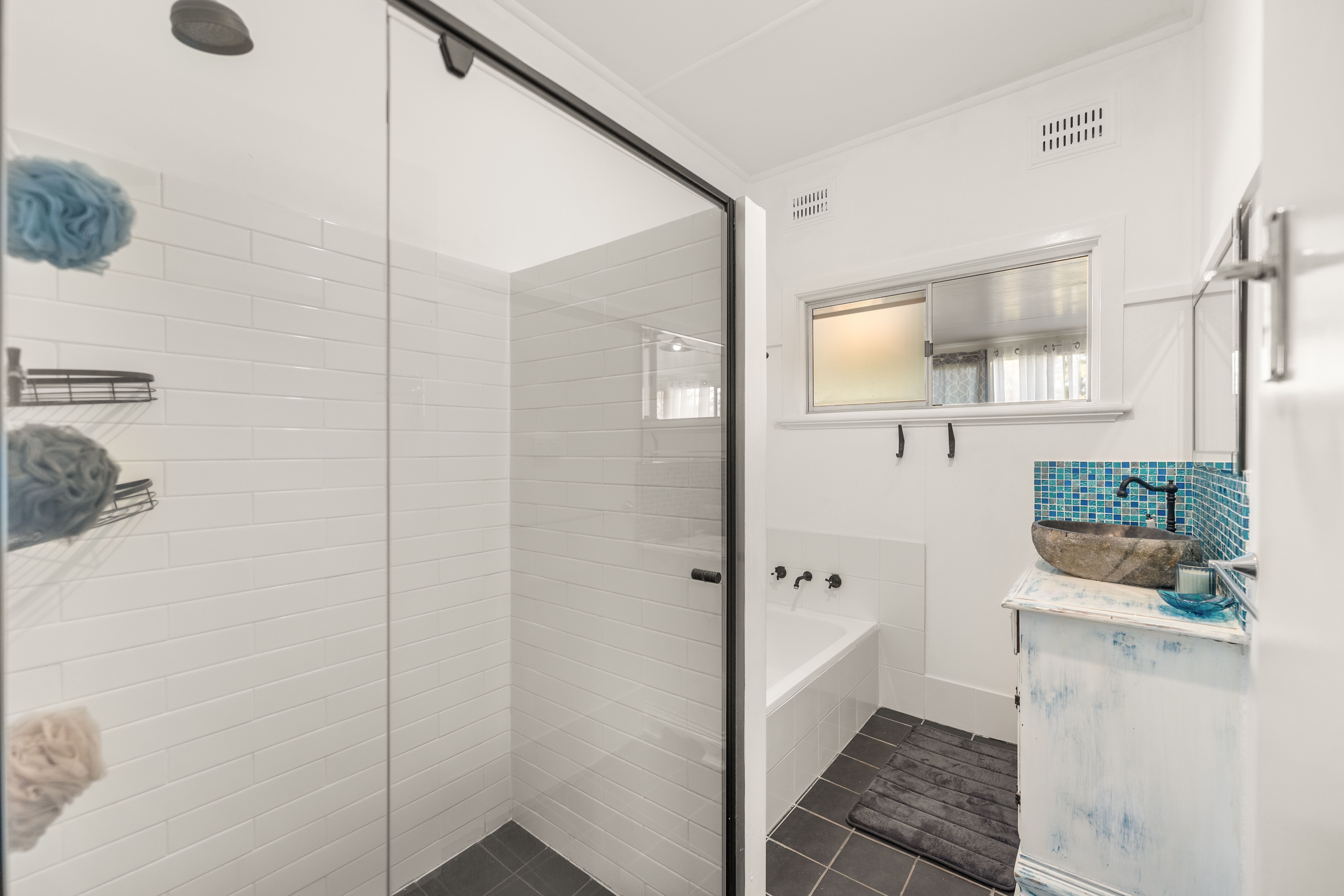 84 Kent Street — photo 4 of 9