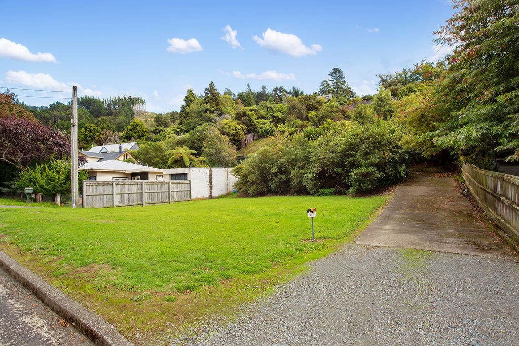 18 Jocelyn Crescent, Pinehaven, Upper Hutt City