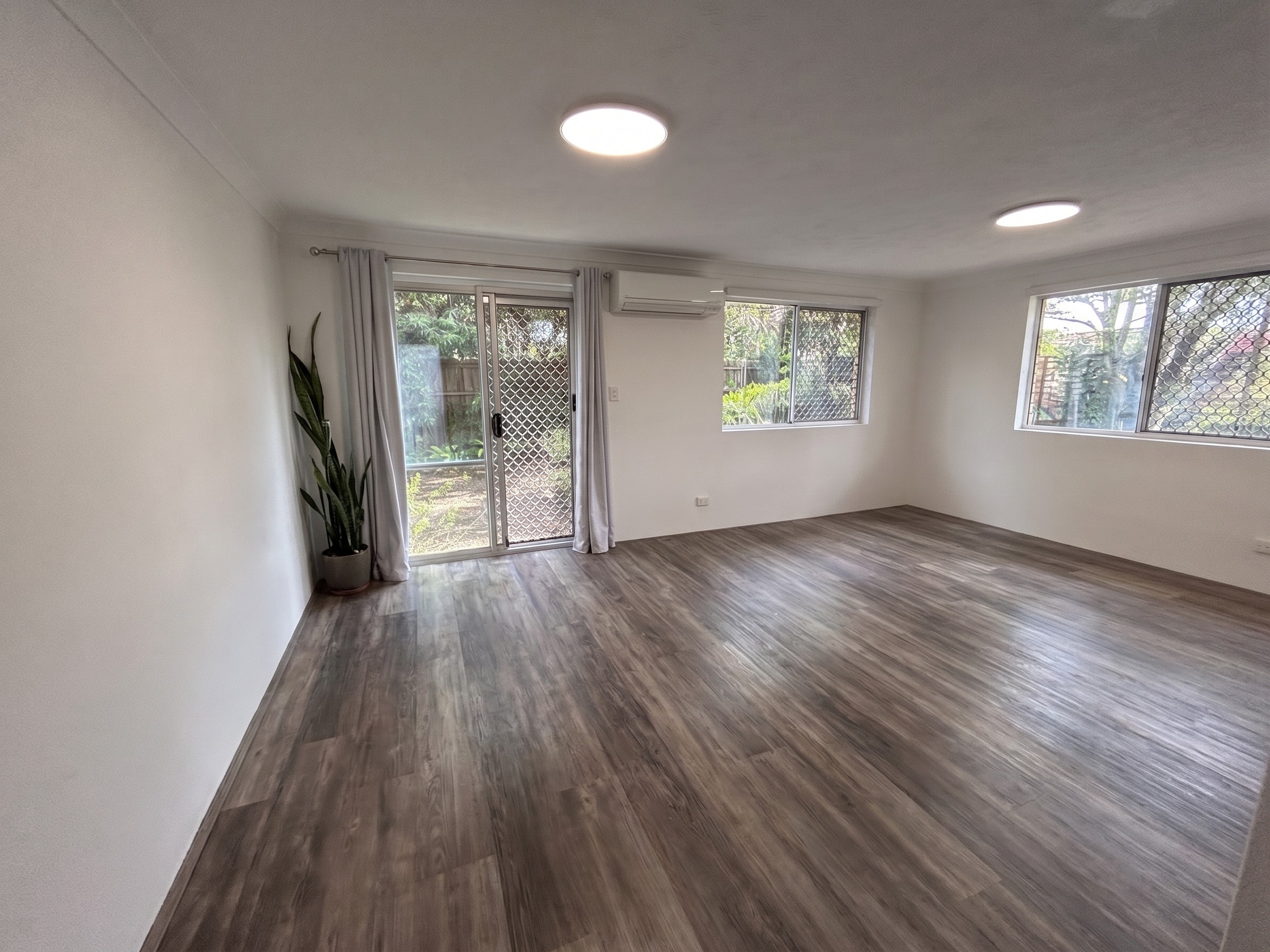 1/27 Crown Street, Holland Park West, QLD 4121