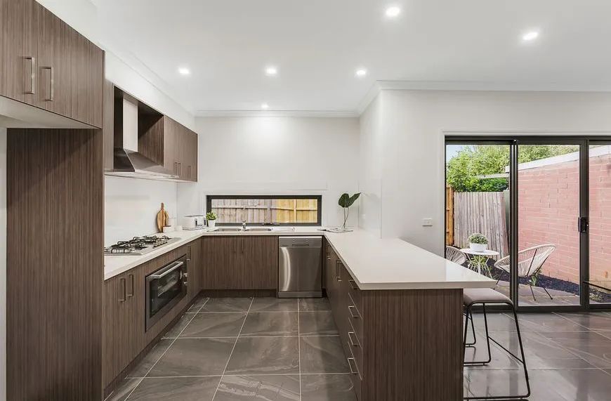 2/18 Swayfield Road, Mount Waverley, VIC 3149