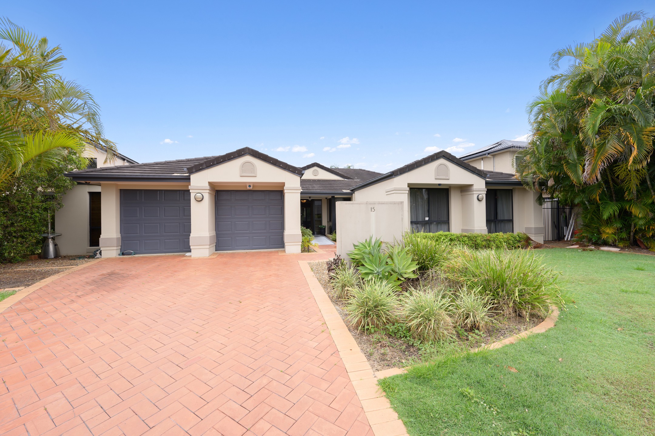 15 Champagne Boulevard, Helensvale, QLD 4212