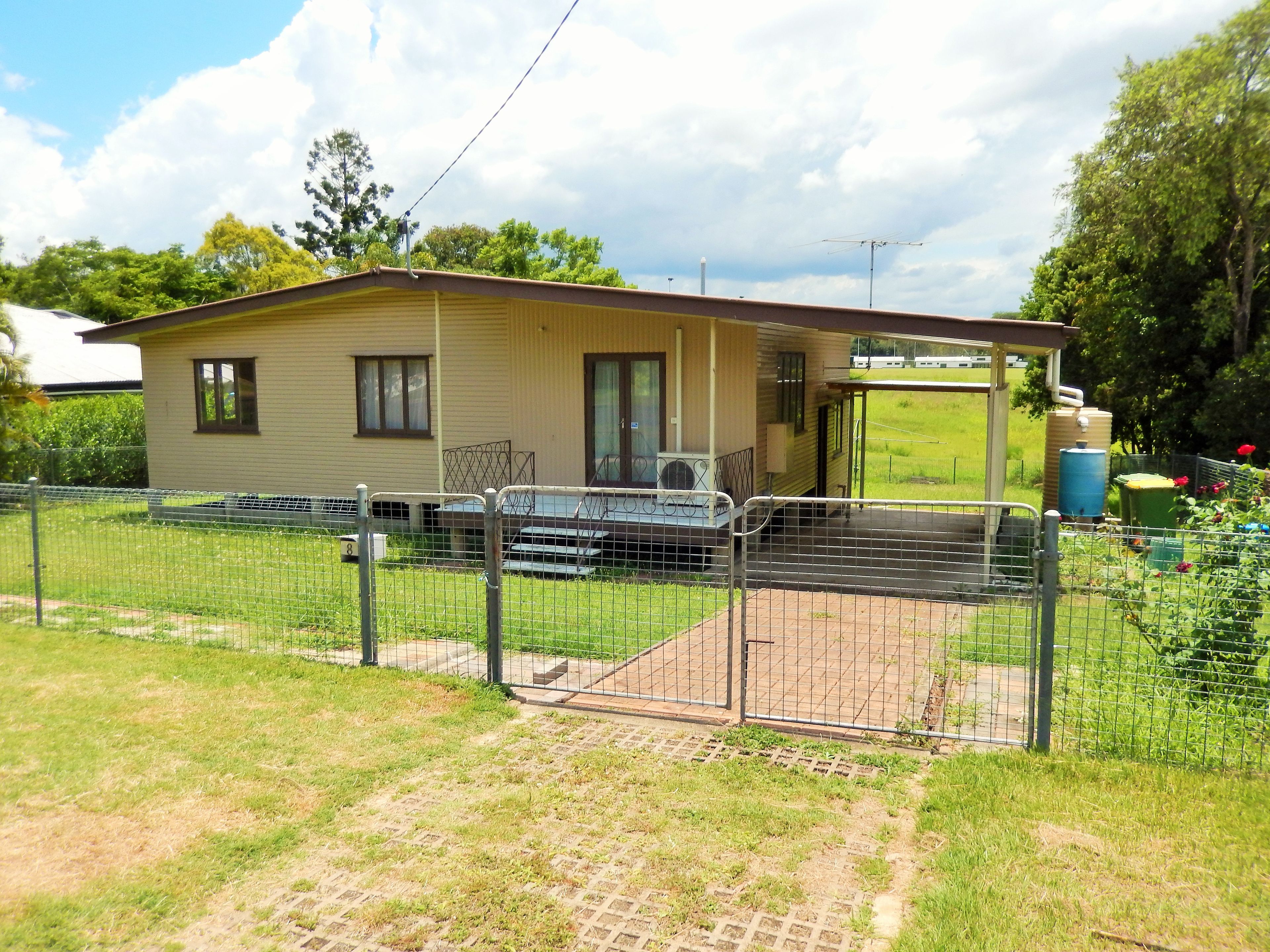8 Pettigrew Street, Woodend QLD 4305