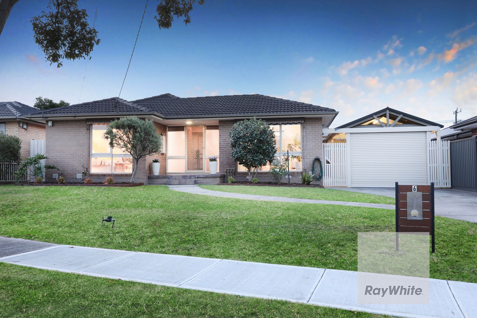 6 Galway Grove, Gladstone Park VIC 3043