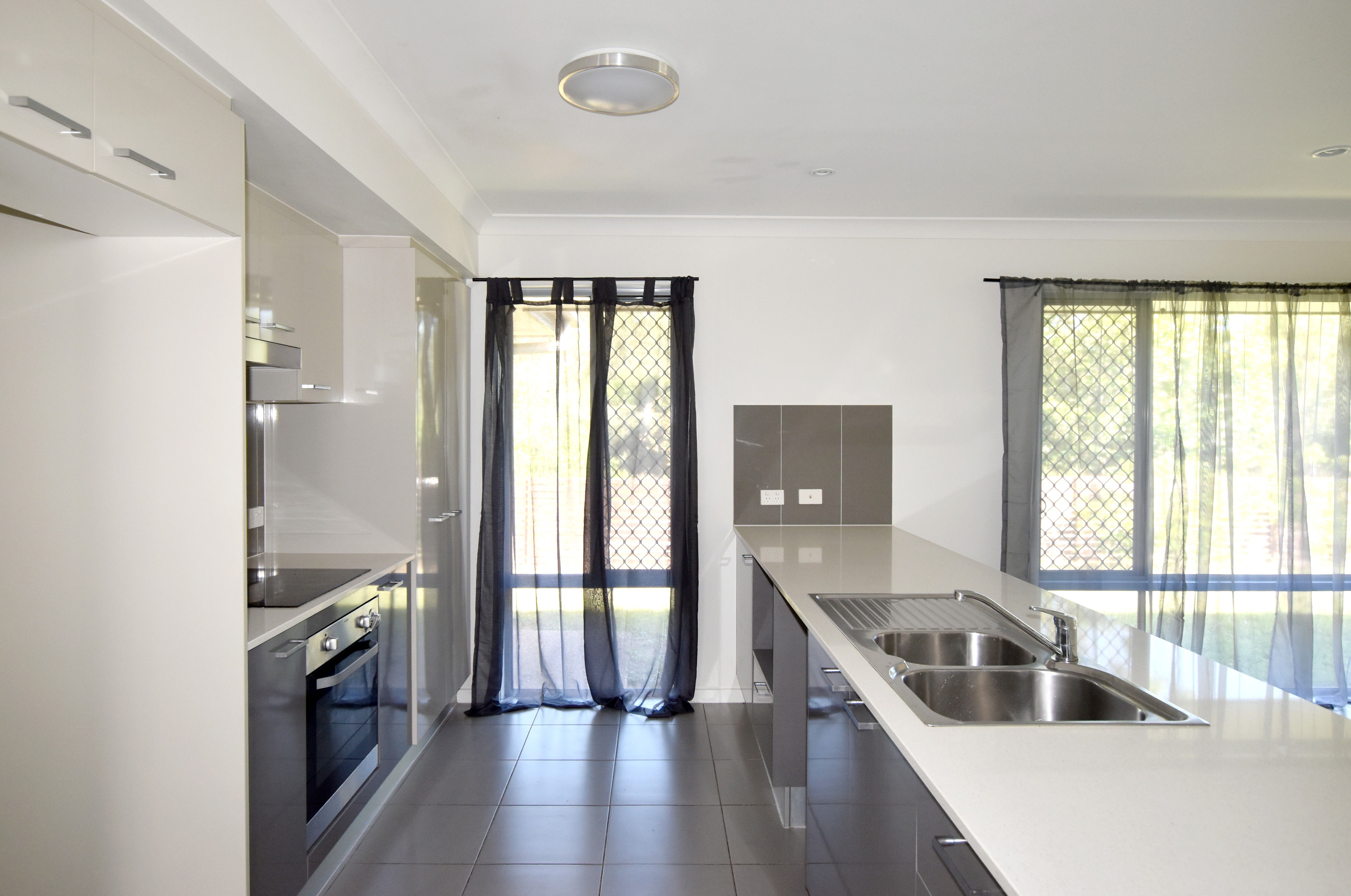 52 Cornforth Crescent, Kirkwood, QLD 4680