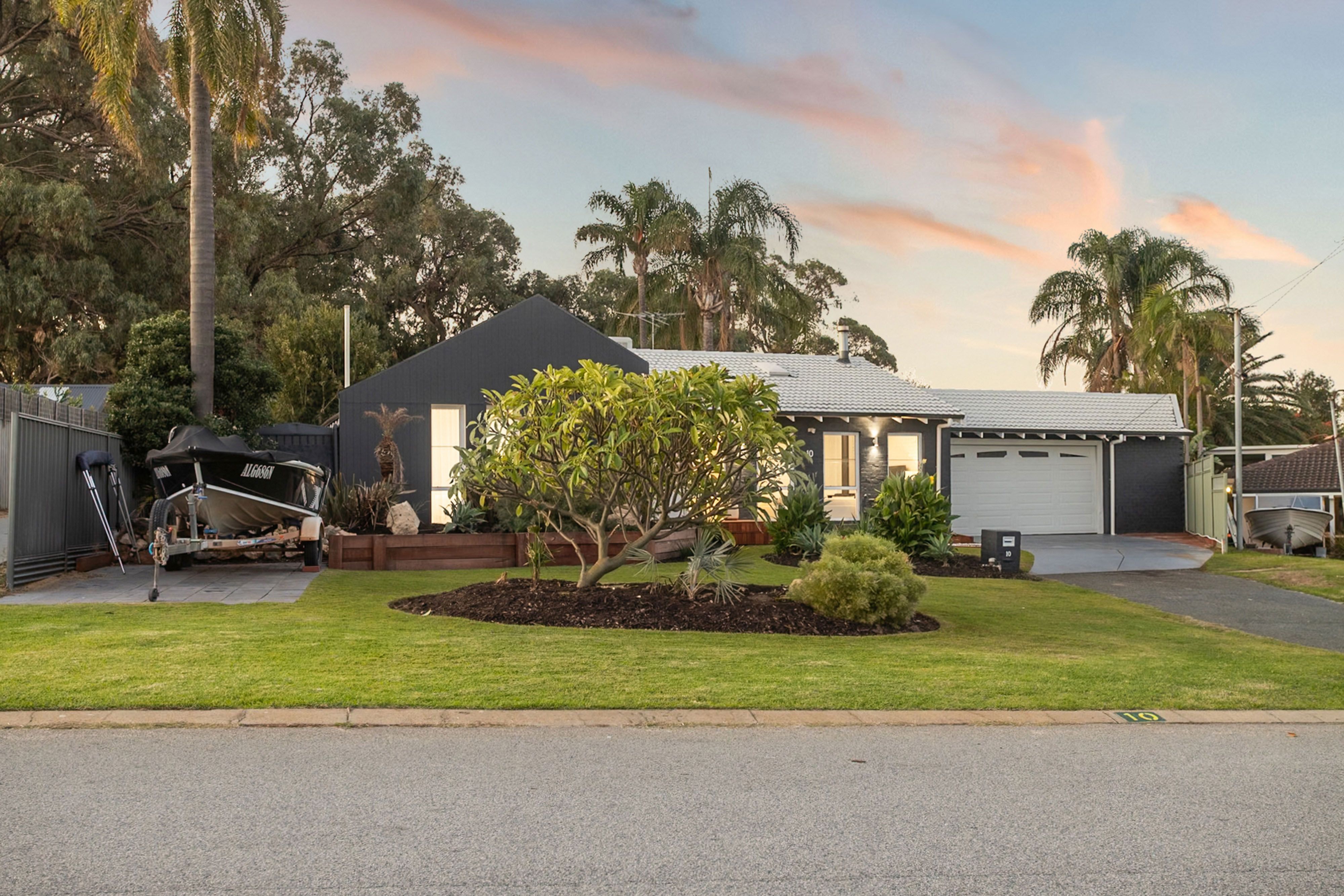 10 Colgrave Way, Duncraig WA 6023