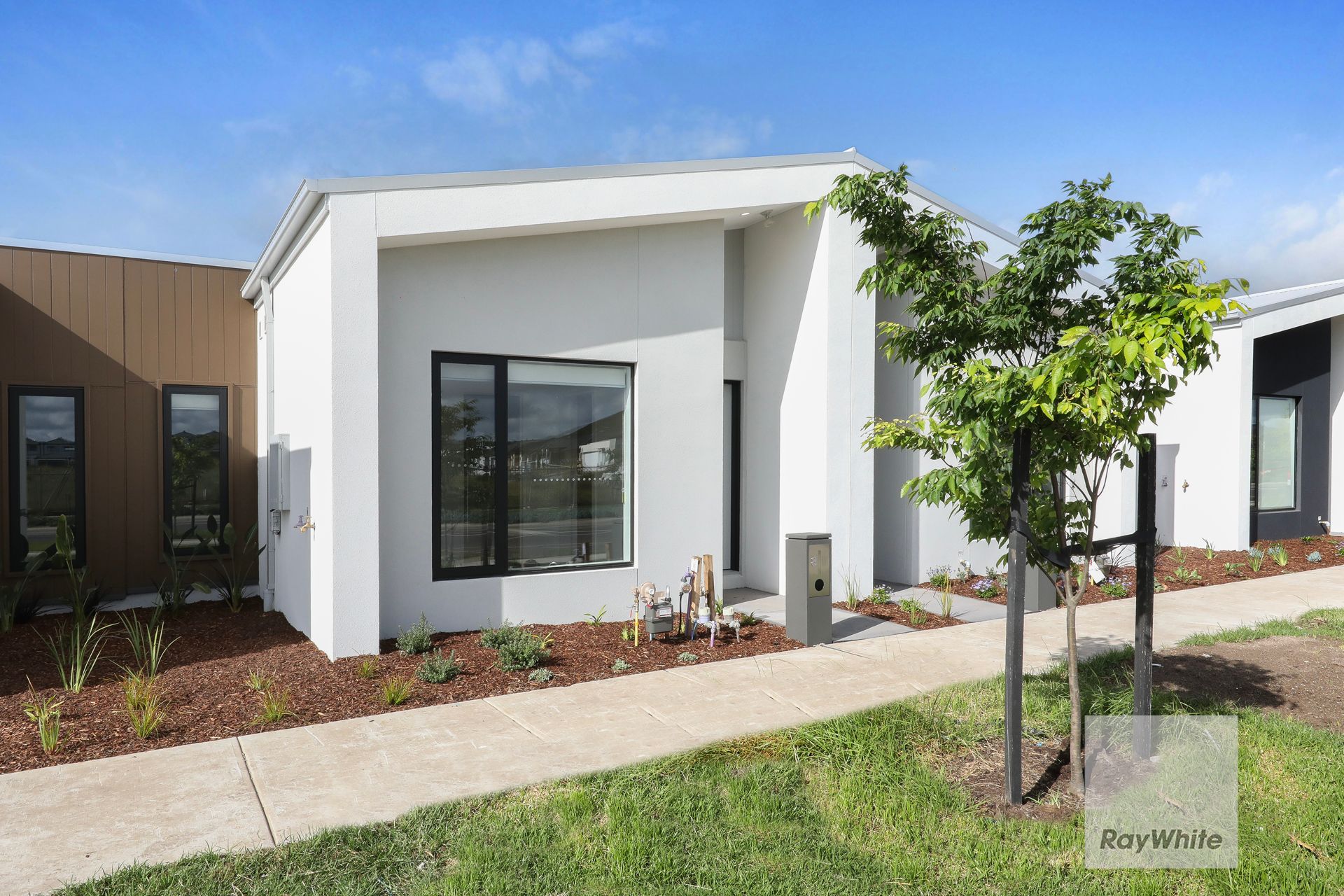 8 Cosgrove Drive — photo from Ray White Gladstone Park