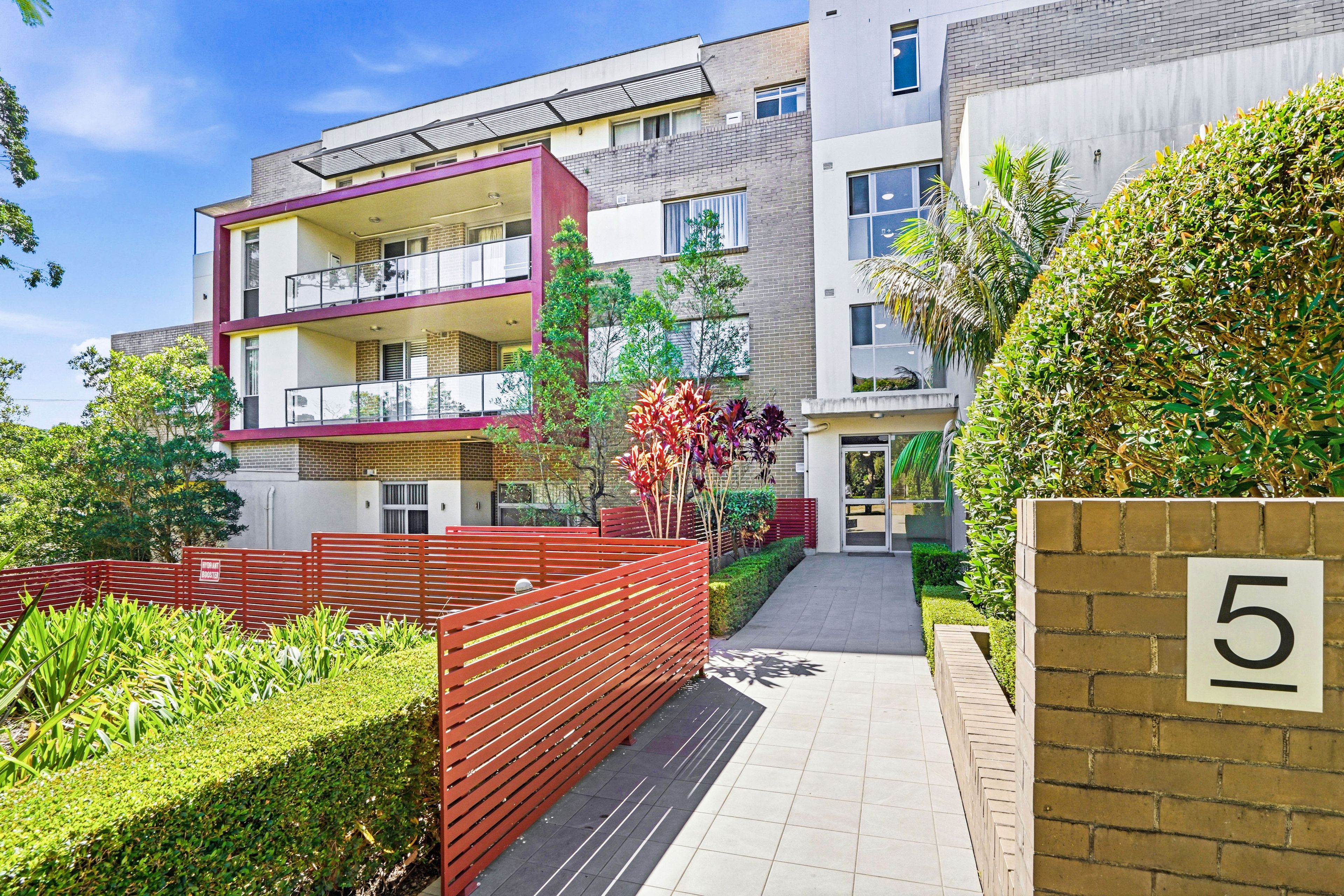 10/5 Sherwin Avenue — photo from Ray White Castle Hill