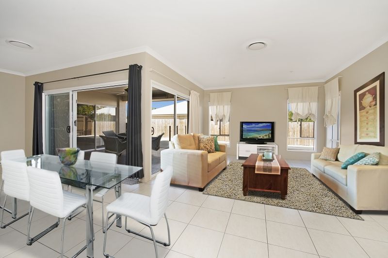 12 Redcedar Street, North Lakes, QLD 4509