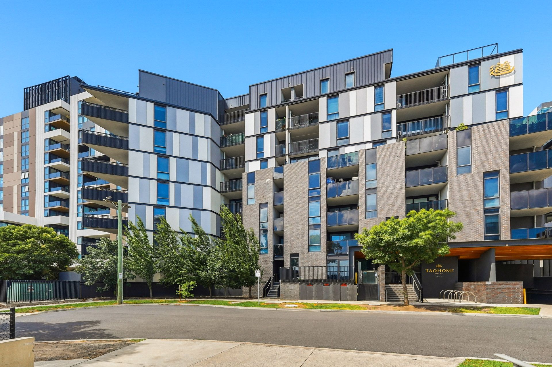 602/19-21 Poplar Street — photo from Ray White Box Hill