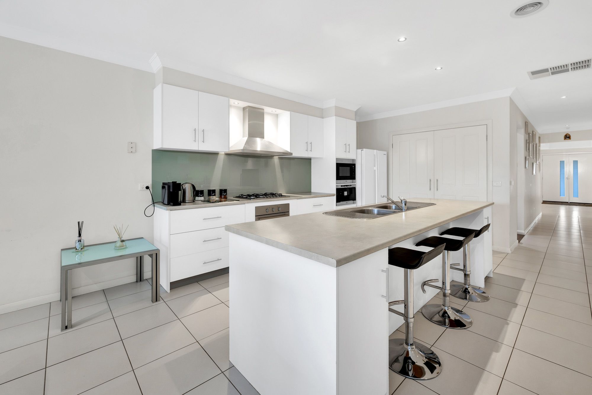 9 Burley Court, MANOR LAKES, VIC 3024