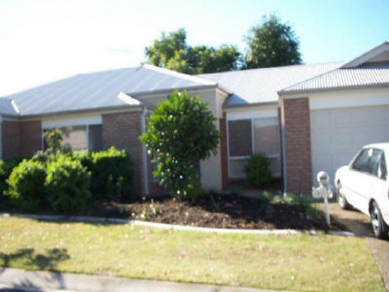 8 Magnolia Grove, Robertson, QLD 4109