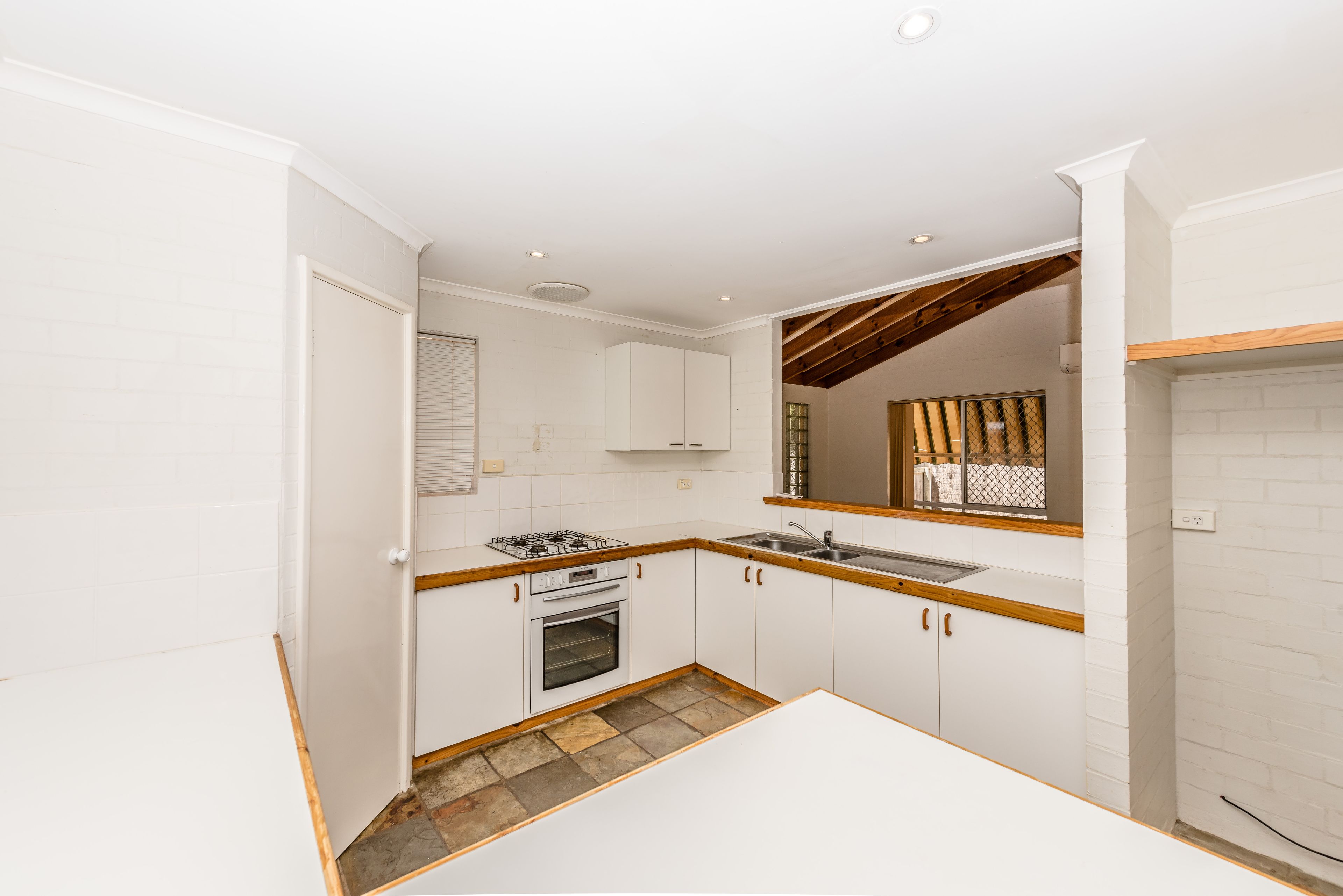 10 Falmouth Close, Tarcoola Beach, WA 6530