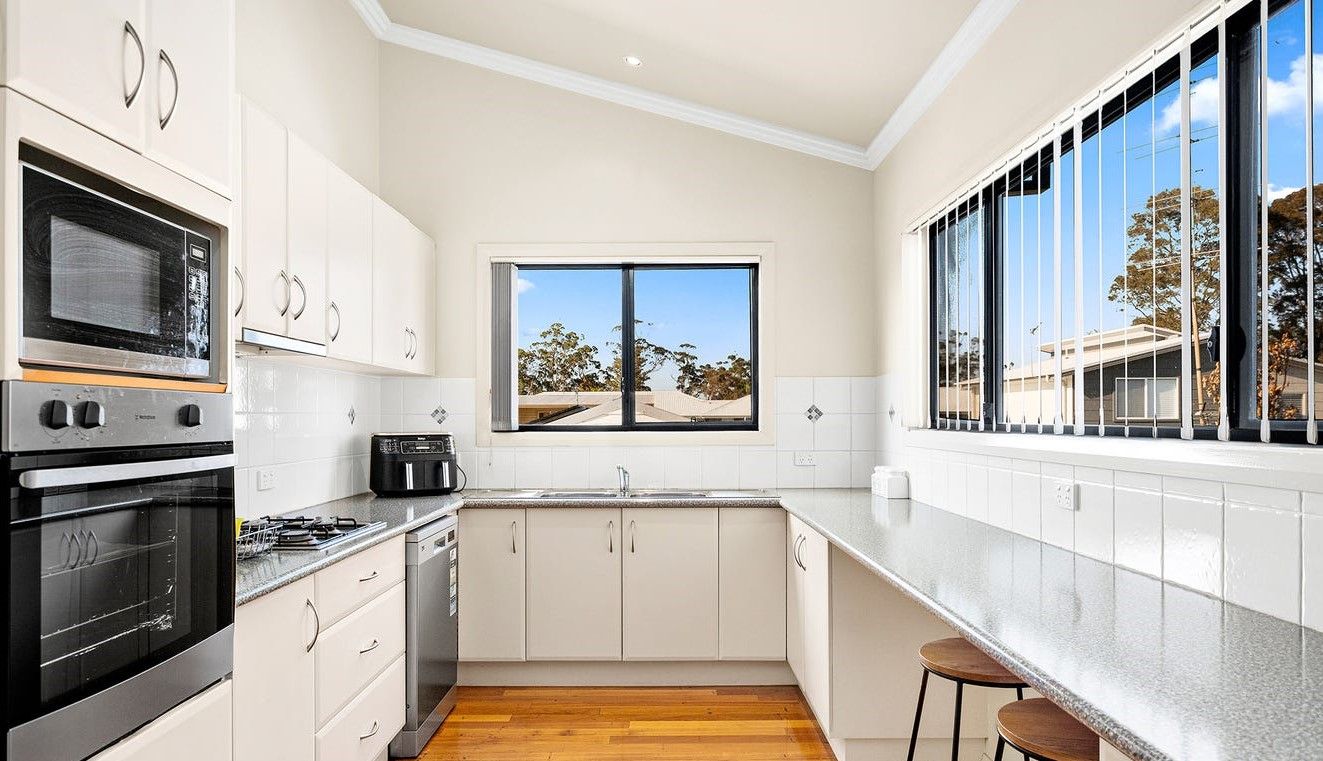 2/1 Burroo Street, Albion Park Rail, NSW 2527