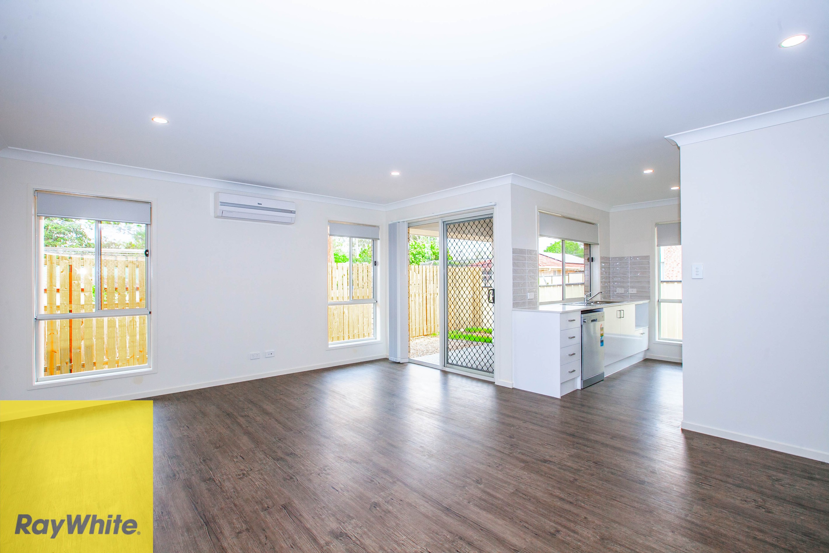 1/4 Ellie Court (Station Road), Loganlea, QLD 4131