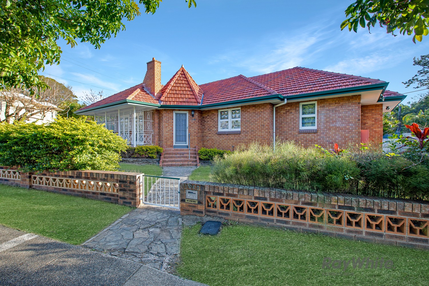 1063 Logan Road, Holland Park West, QLD 4121