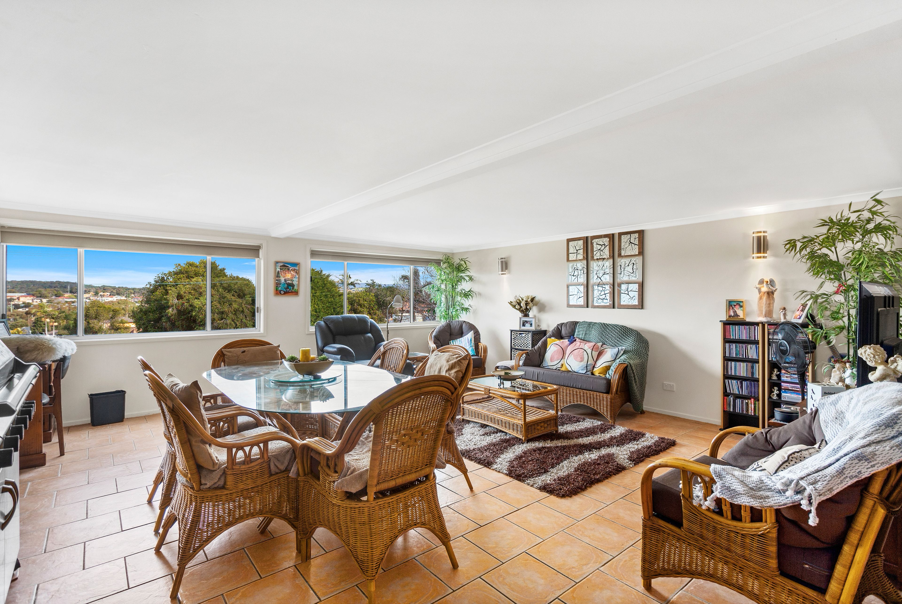 10 Armstrong Avenue, Mount Warrigal, NSW 2528