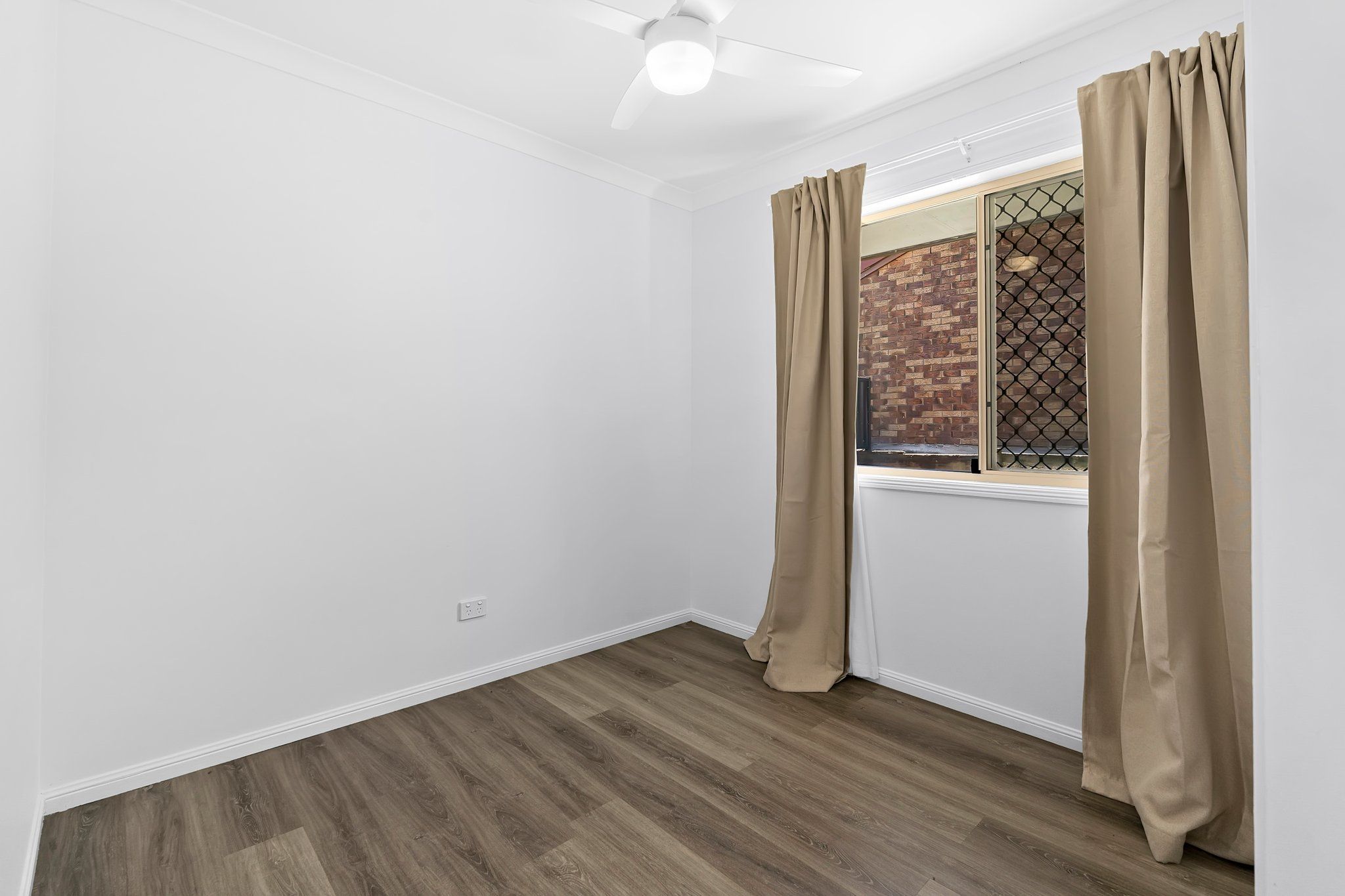 16 Deanbilla Street — photo 7 of 10