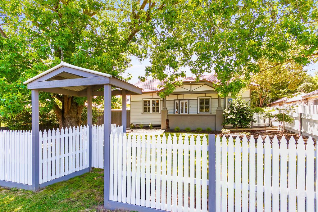 8 Central Avenue, Boronia VIC 3155