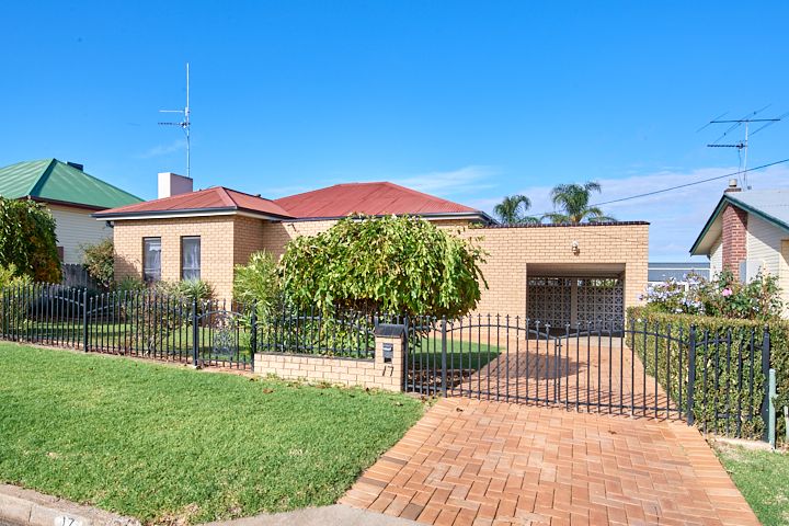 17 Cedric Street, Junee, NSW 2663