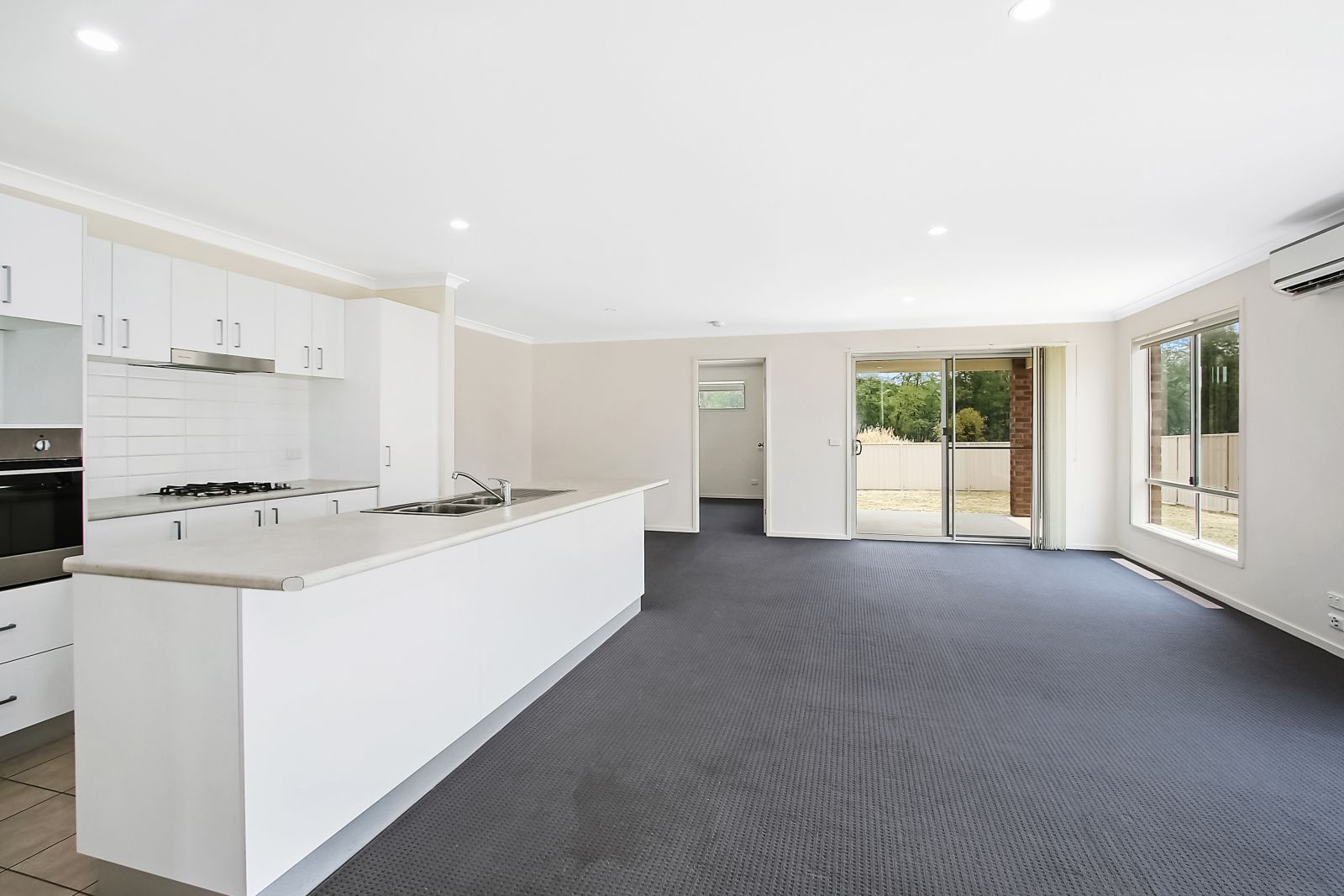 19 Bevington Bend, Lavington, NSW 2641