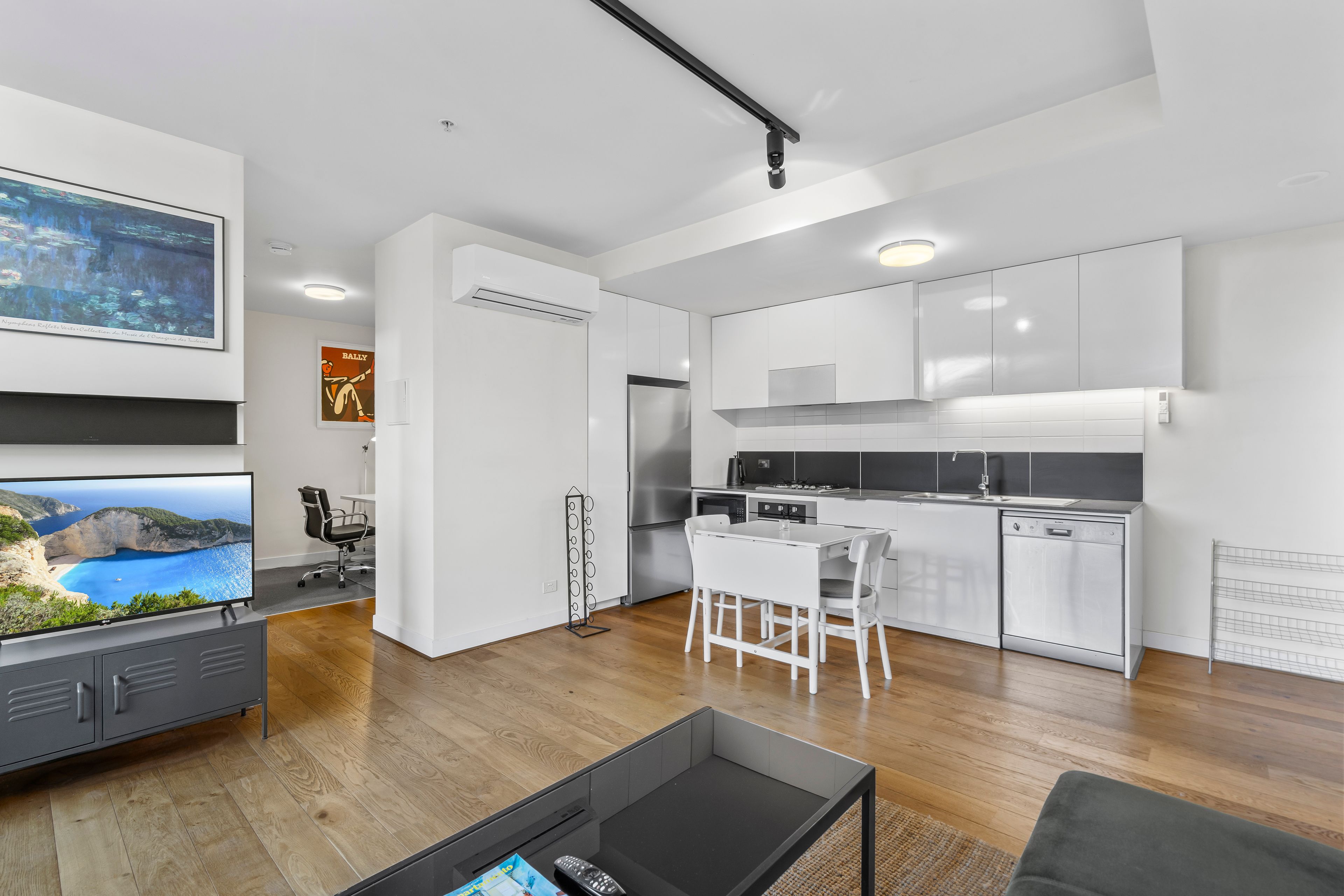 B601/10-16 Trenerry Cres, — photo 3 of 11