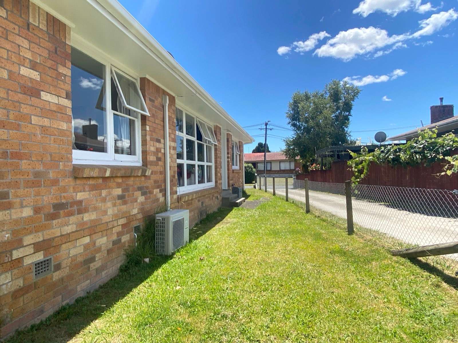 42 Liston Crescent photo 0