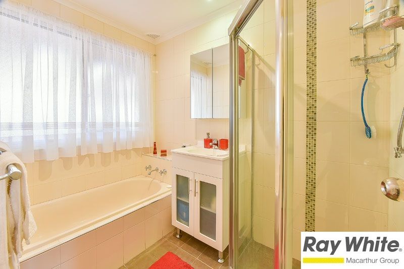 3 Popondetta Place, Glenfield, NSW 2167