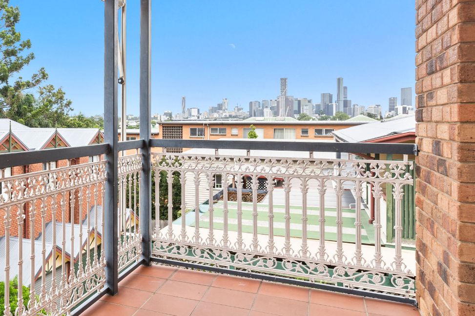 2/215 Baroona Road — photo from Ray White Paddington