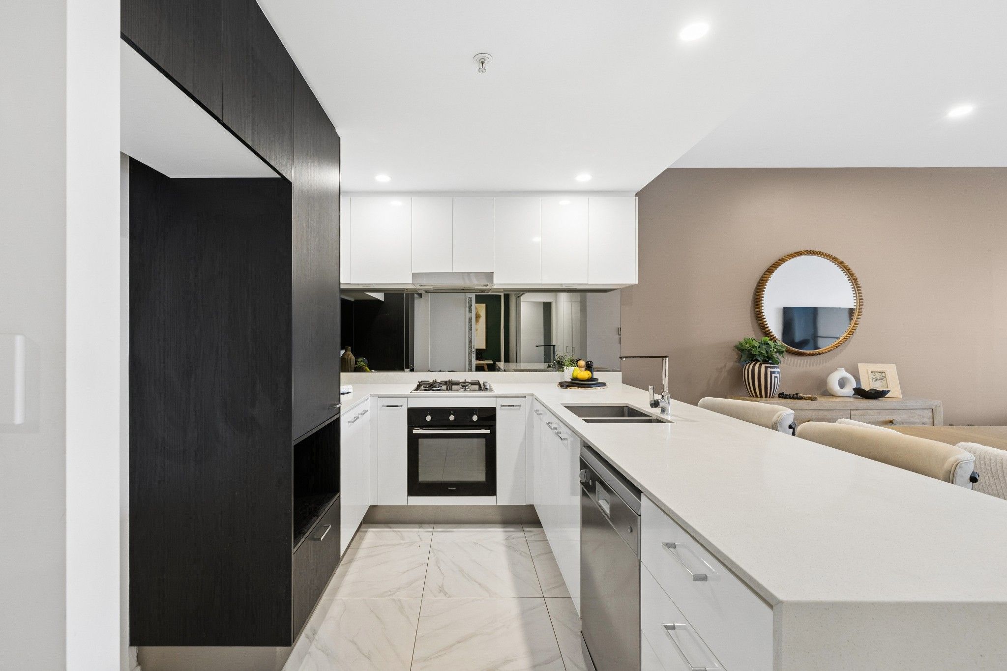 4108/5 Harbour Side Court — photo 4 of 13