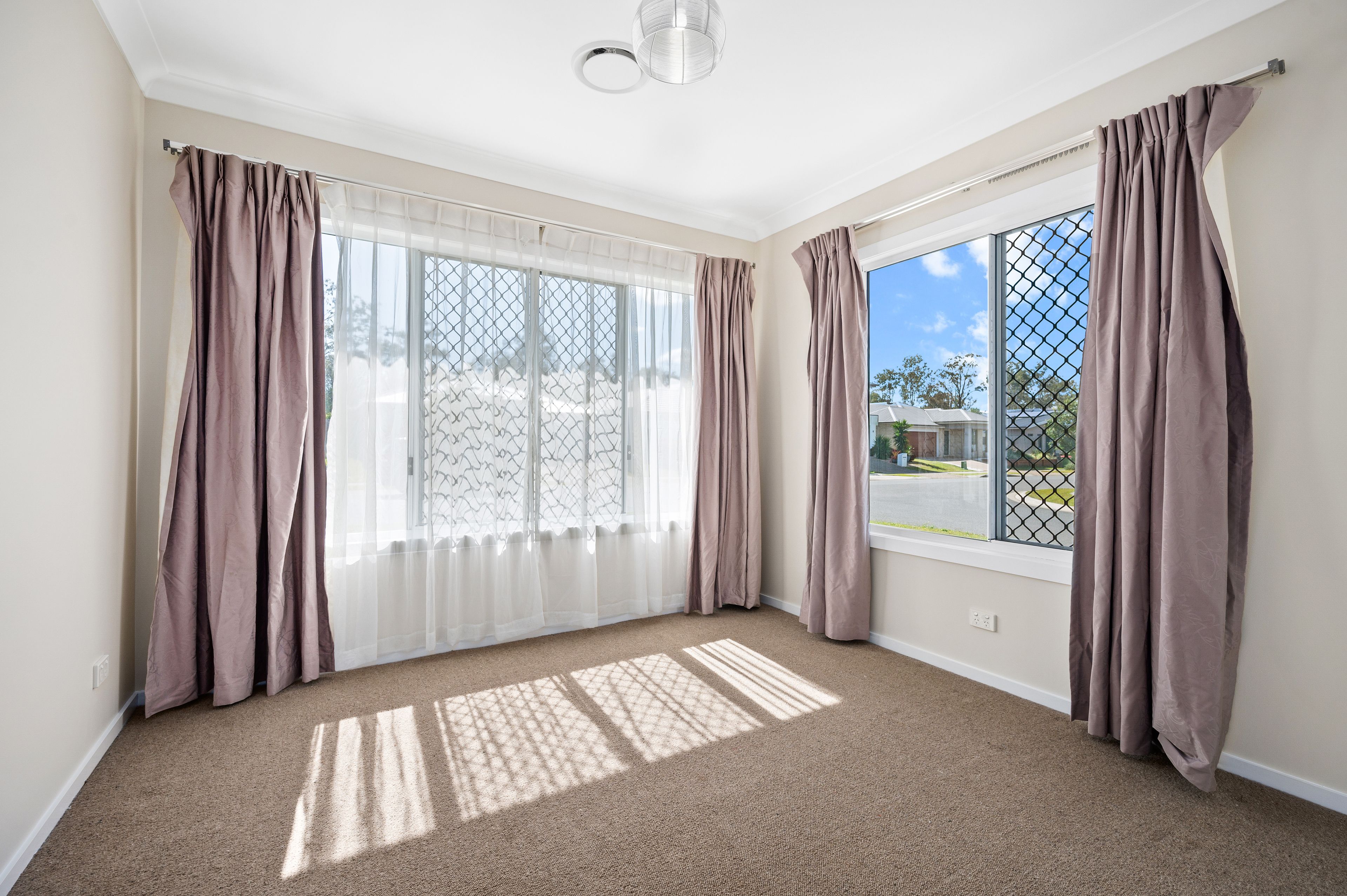 35 Waterfern Way, Ripley, QLD 4306