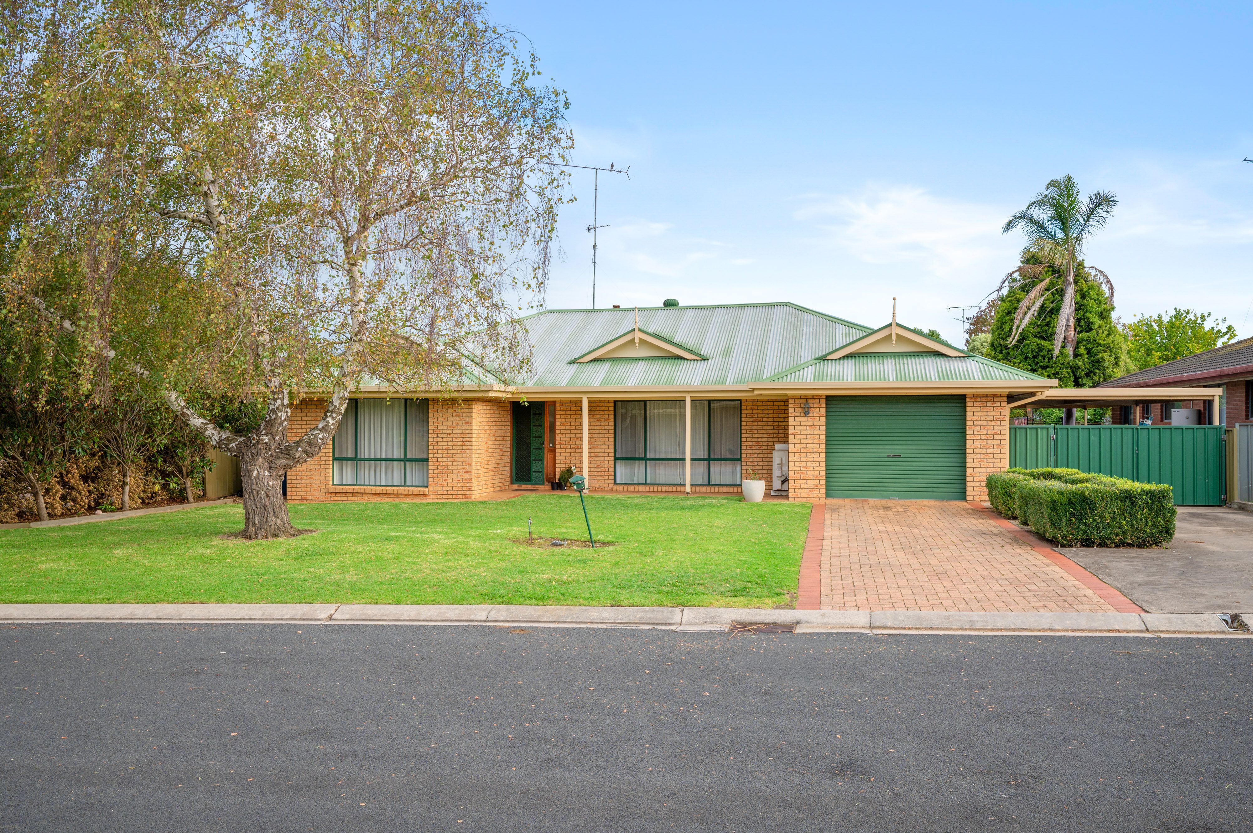 5 Pinecrest Court — photo from Ray White Mt Gambier