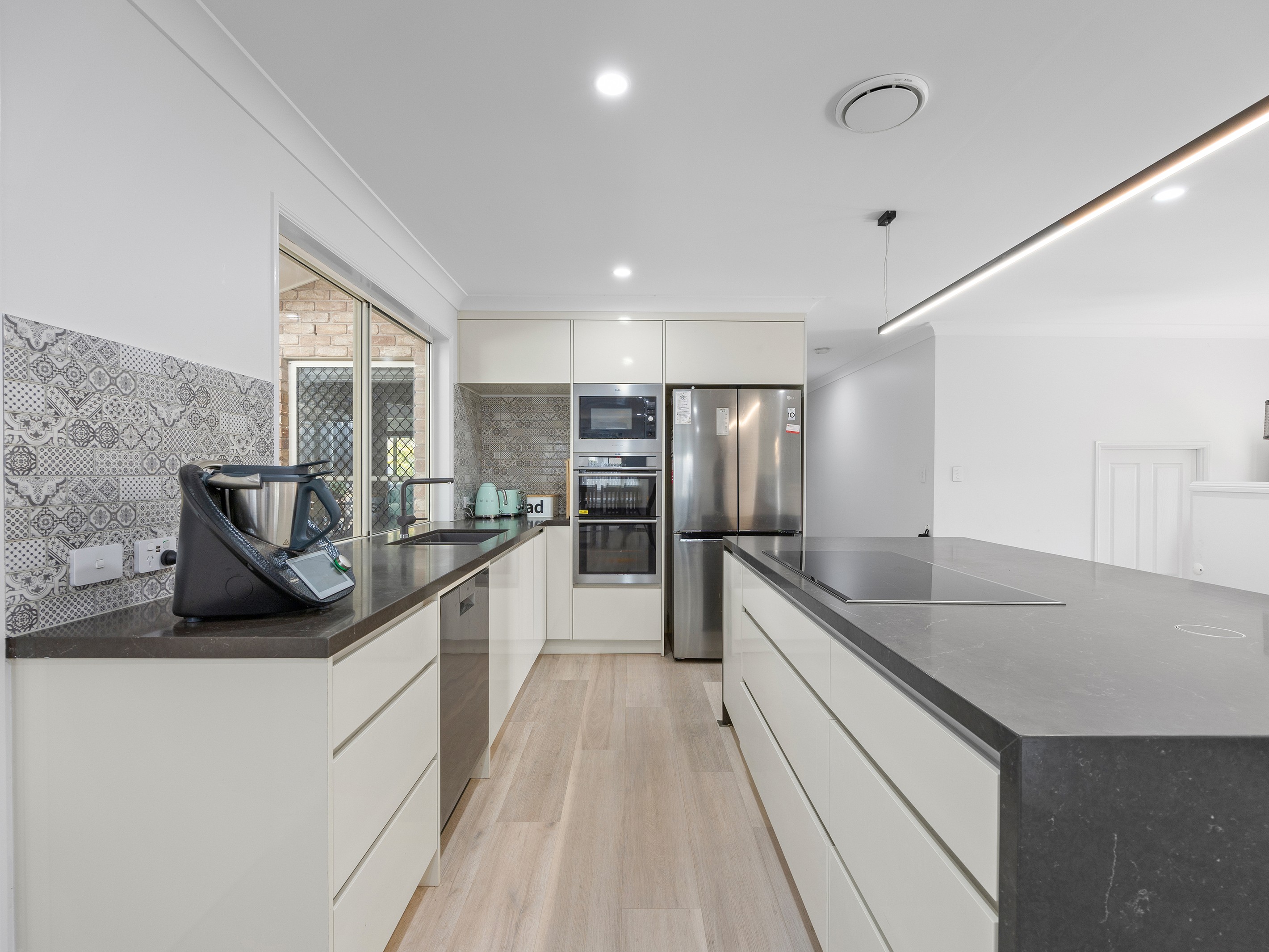 3 Cassinia Place, Flinders View, QLD 4305