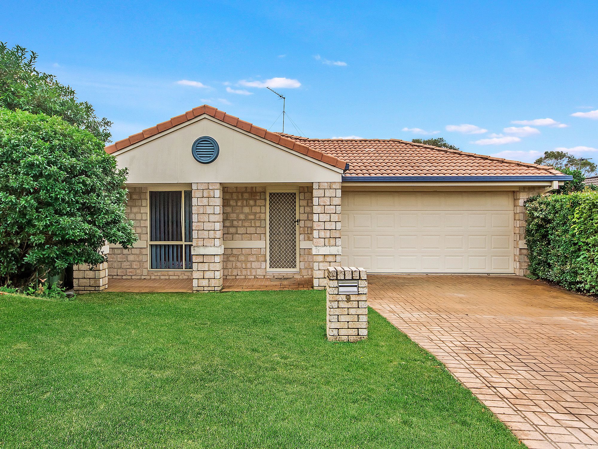9 Murchison Street, Pacific Pines QLD 4211