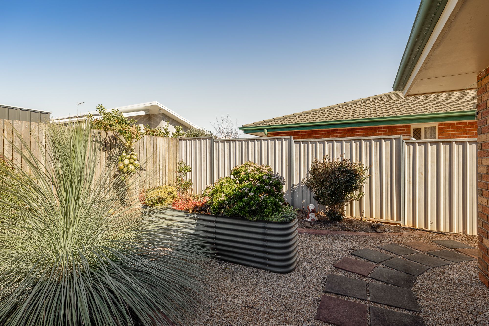 8 Grant Close — photo 16 of 20
