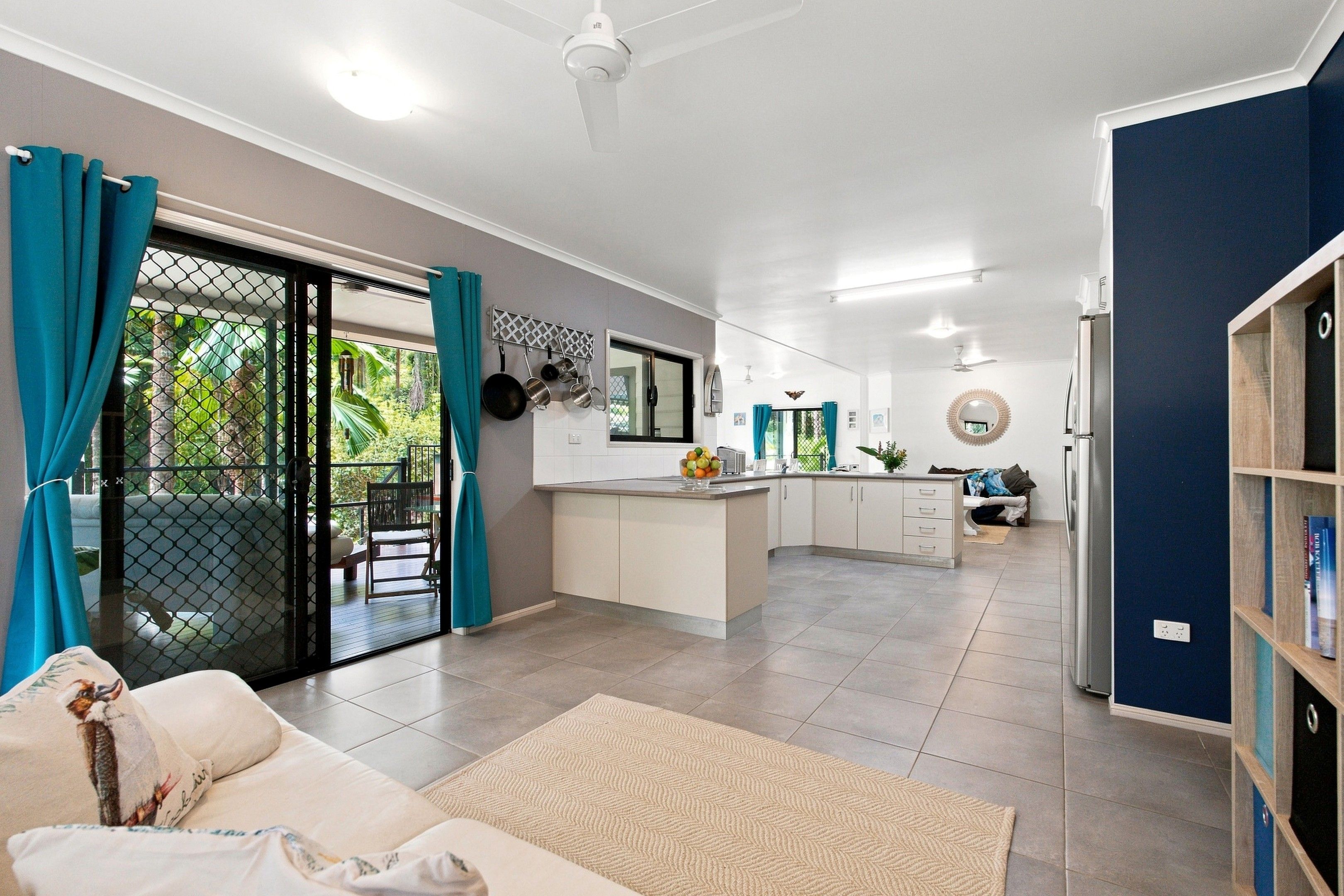 3 Spurwood Close — photo 3 of 30
