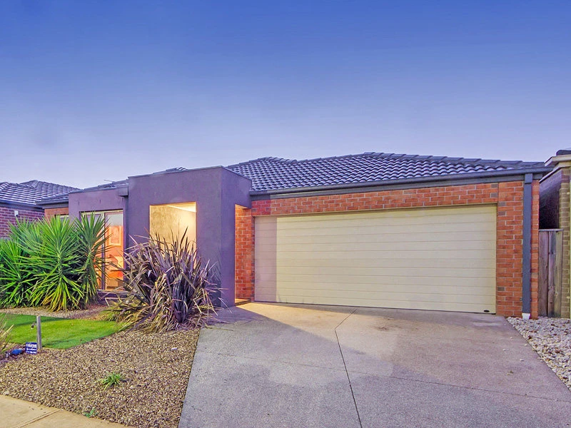 16 Loon Drive, Williams Landing, VIC 3027