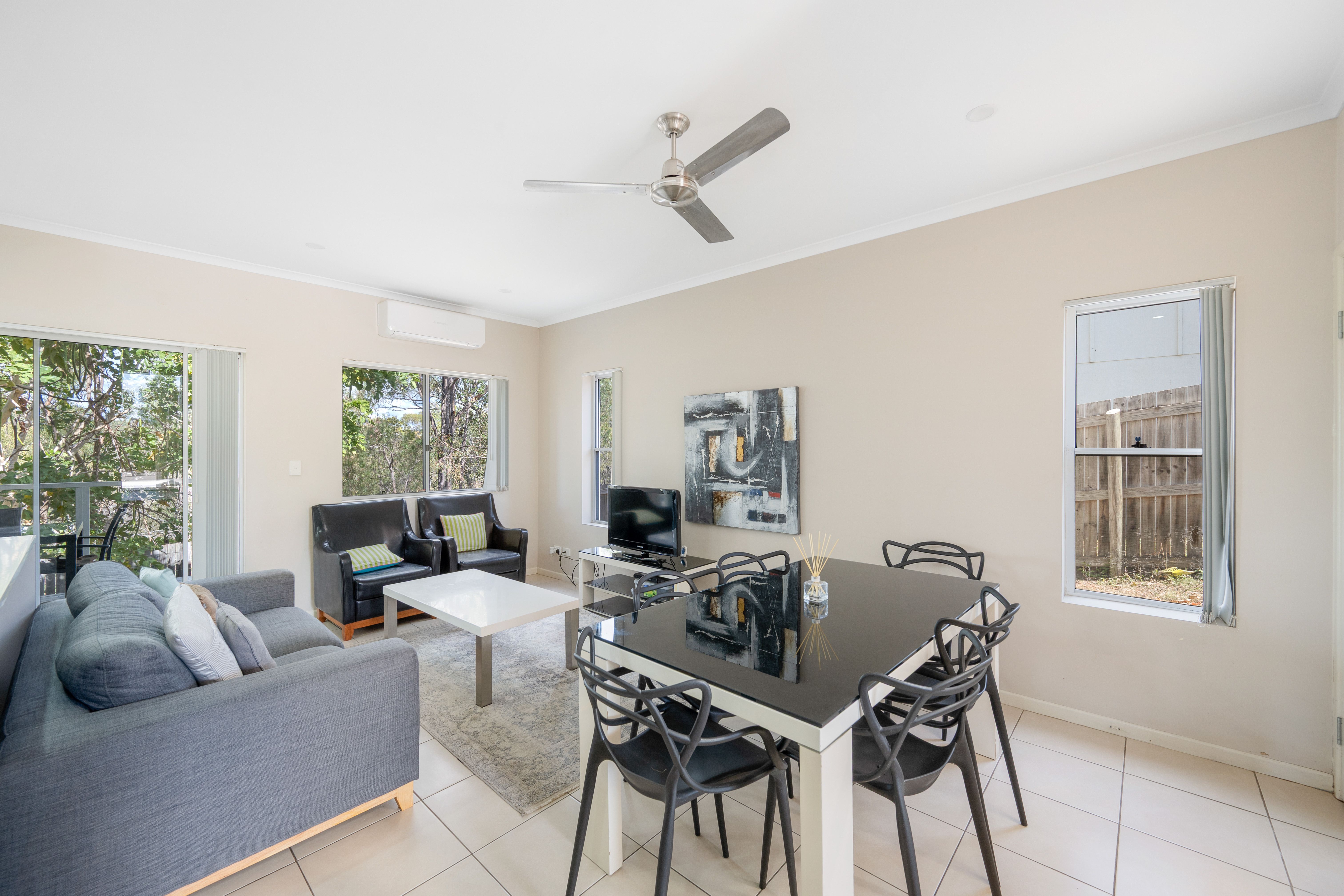 4/9 Cockatoo Drive — photo 3 of 17